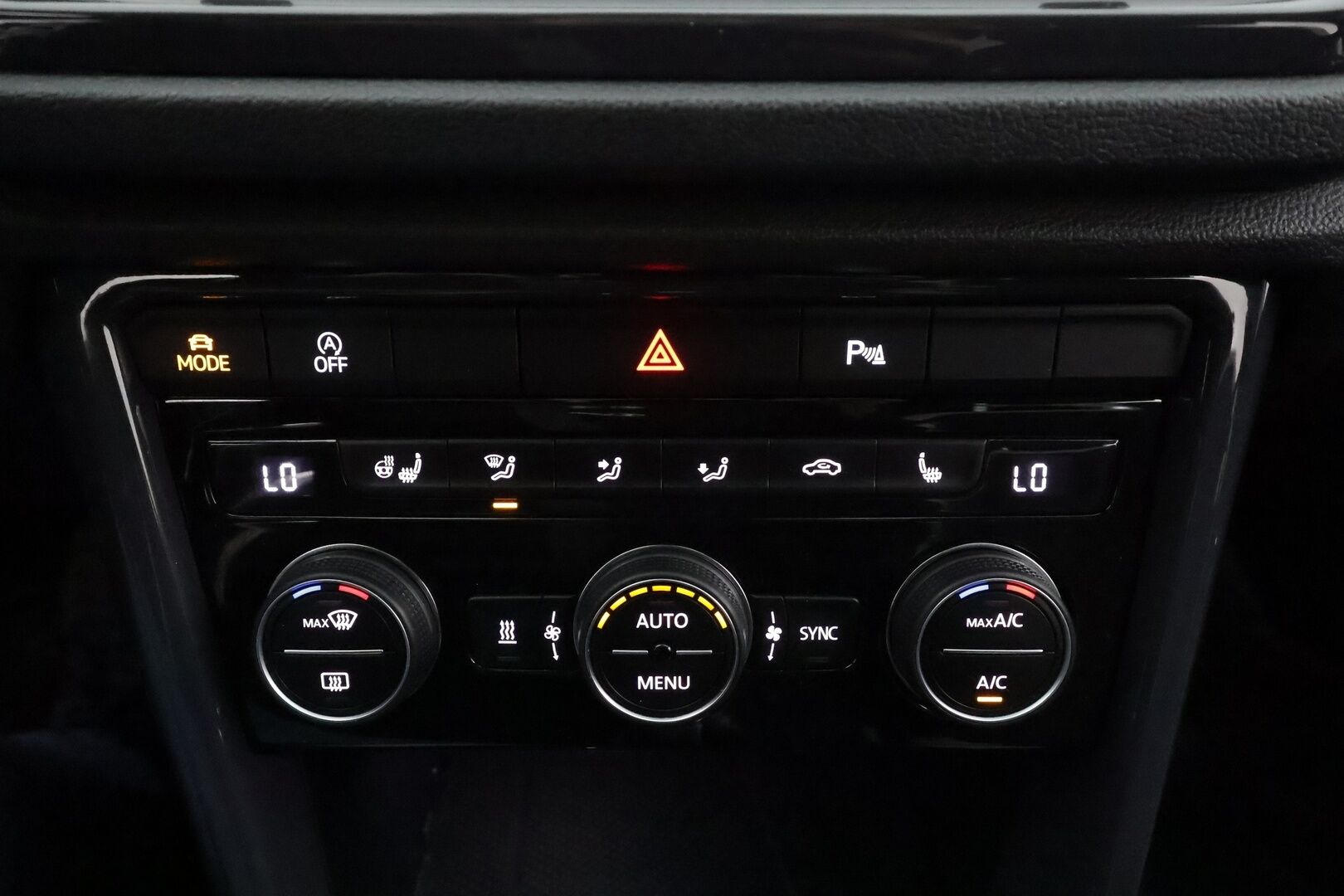 Volkswagen T-Roc 2020 Sport 1,5 TSI EVO 110 kW DSG * Webasto / ACC / LED / P.tutkat / Kaistavahti * - Suomi-auto / Kahdet renkaat 