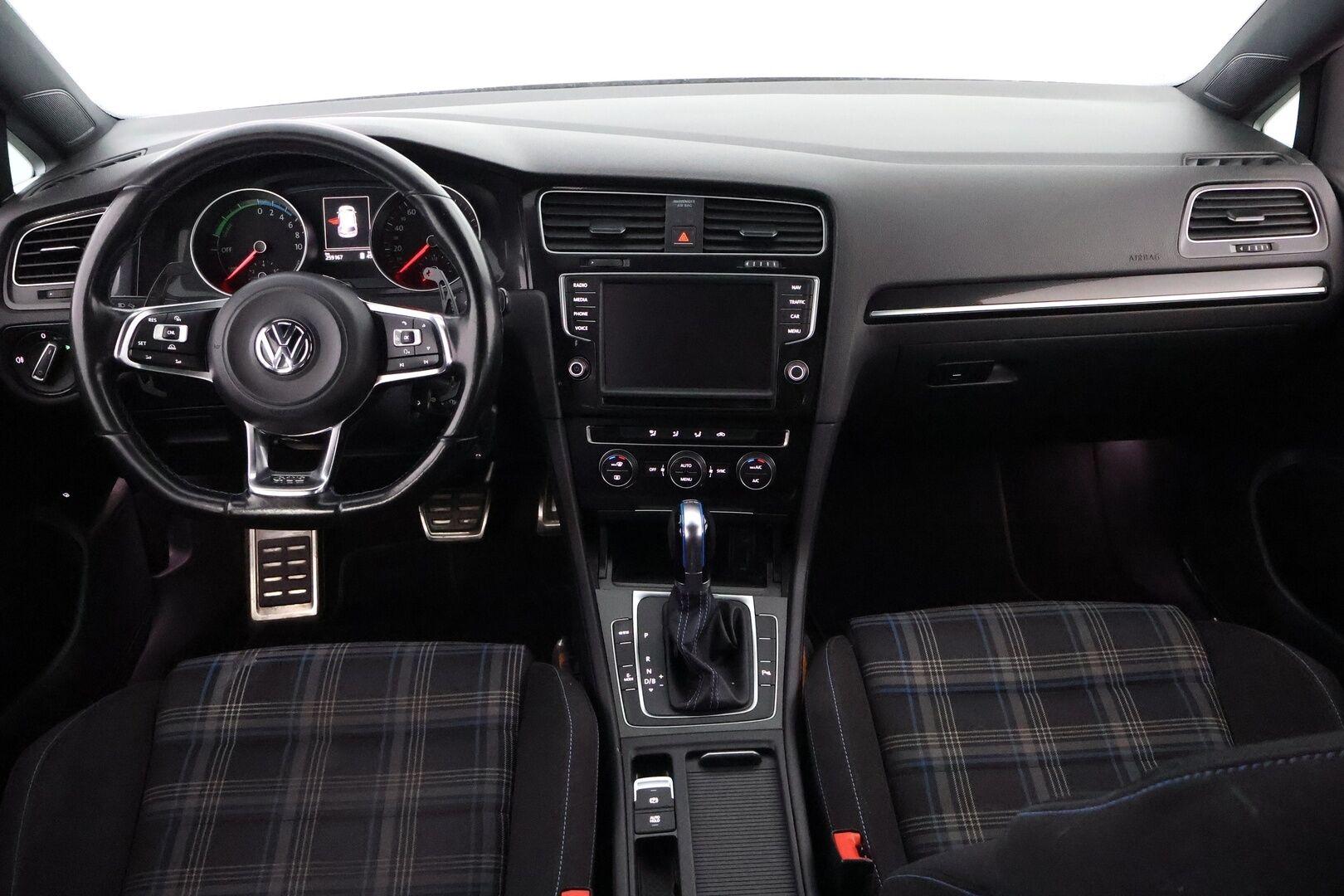 Volkswagen Golf 2016 GTE Plug-In Hybrid DSG Aut - *Akkupaketti uusittu / Vetokoukku / Särmä huoltokirja / Led-ajovalot / Näyttävä!!* *MYYDÄÄN HUUTOKAUPAT.COMISSA!!*