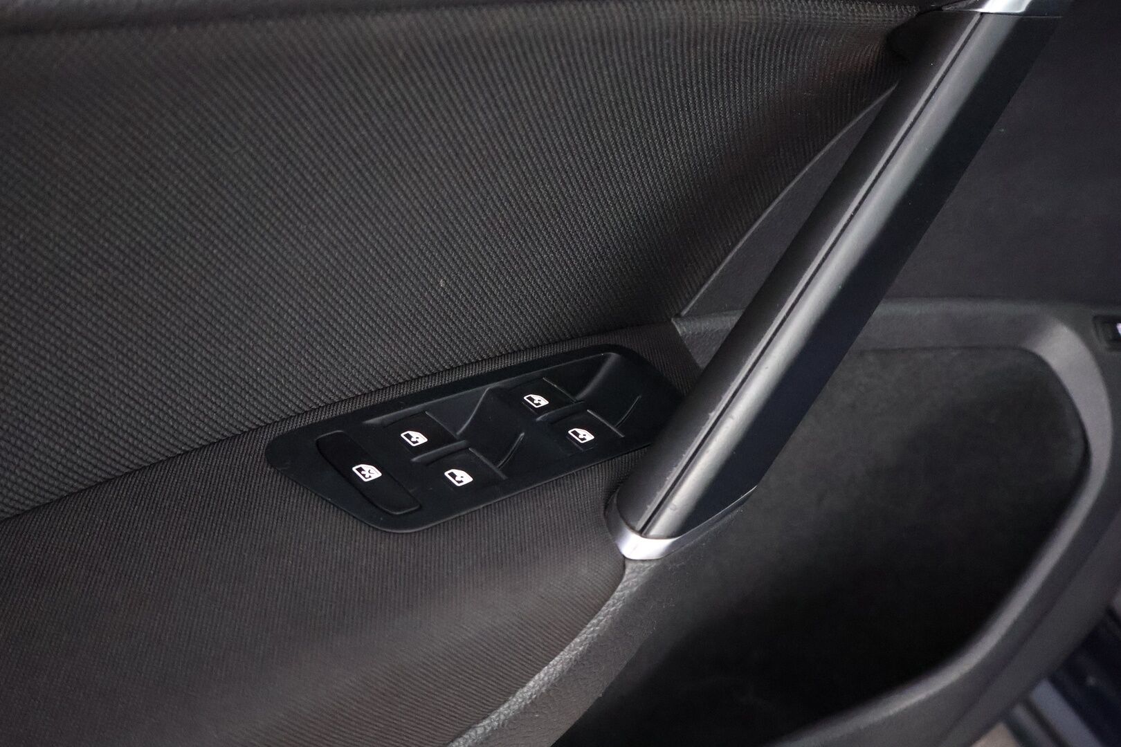 Volkswagen Golf 2016 GTE Plug-In Hybrid DSG Aut - *Akkupaketti uusittu / Vetokoukku / Särmä huoltokirja / Led-ajovalot / Näyttävä!!* *MYYDÄÄN HUUTOKAUPAT.COMISSA!!*