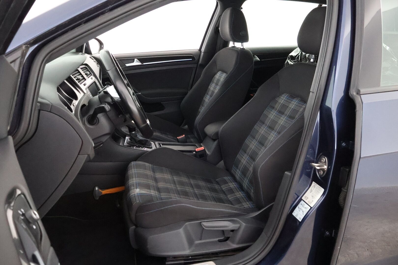 Volkswagen Golf 2016 GTE Plug-In Hybrid DSG Aut - *Akkupaketti uusittu / Vetokoukku / Särmä huoltokirja / Led-ajovalot / Näyttävä!!* *MYYDÄÄN HUUTOKAUPAT.COMISSA!!*