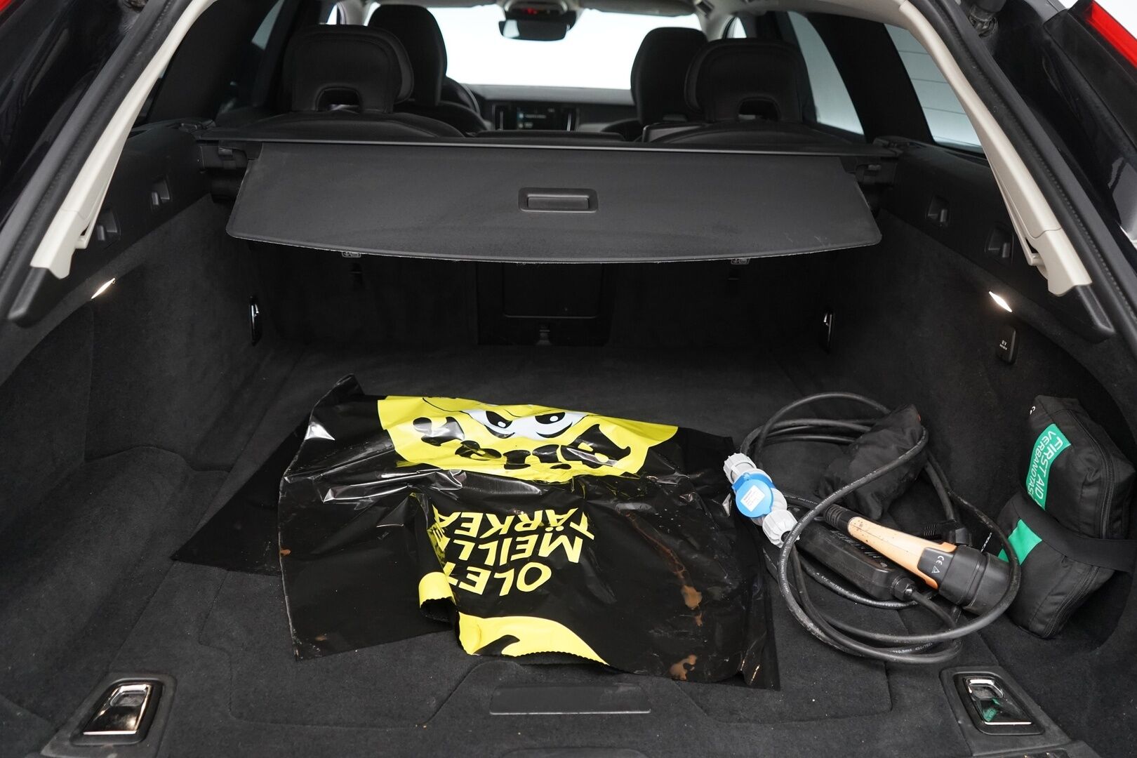 Volvo V90 2021 T6 TwE AWD Inscription Expression aut * ACC / Kamera / Koukku / Pilot Assist / Keyless * - Myydään juuri huollettuna / Kahdet vanteet / Akku kuntotarkastettu!