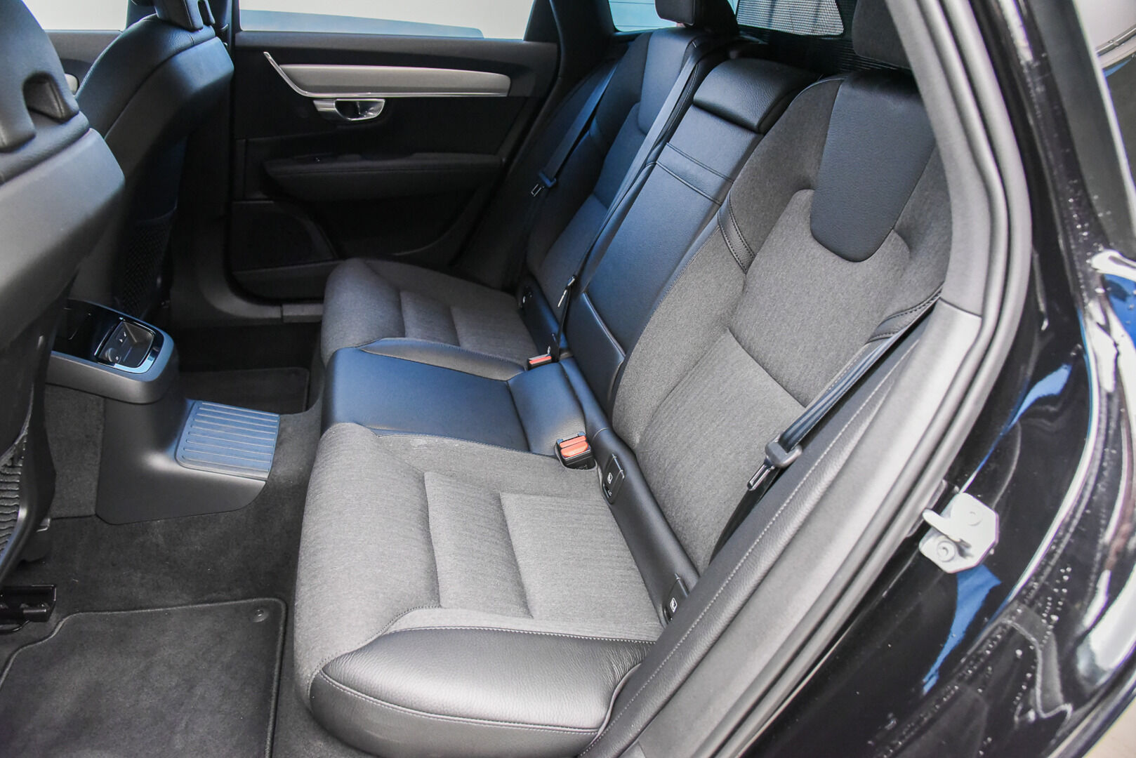 Volvo V90 2021 T6 TwE AWD Inscription Expression aut * ACC / Kamera / Koukku / Pilot Assist / Keyless * - Myydään juuri huollettuna / Kahdet vanteet / Akku kuntotarkastettu!