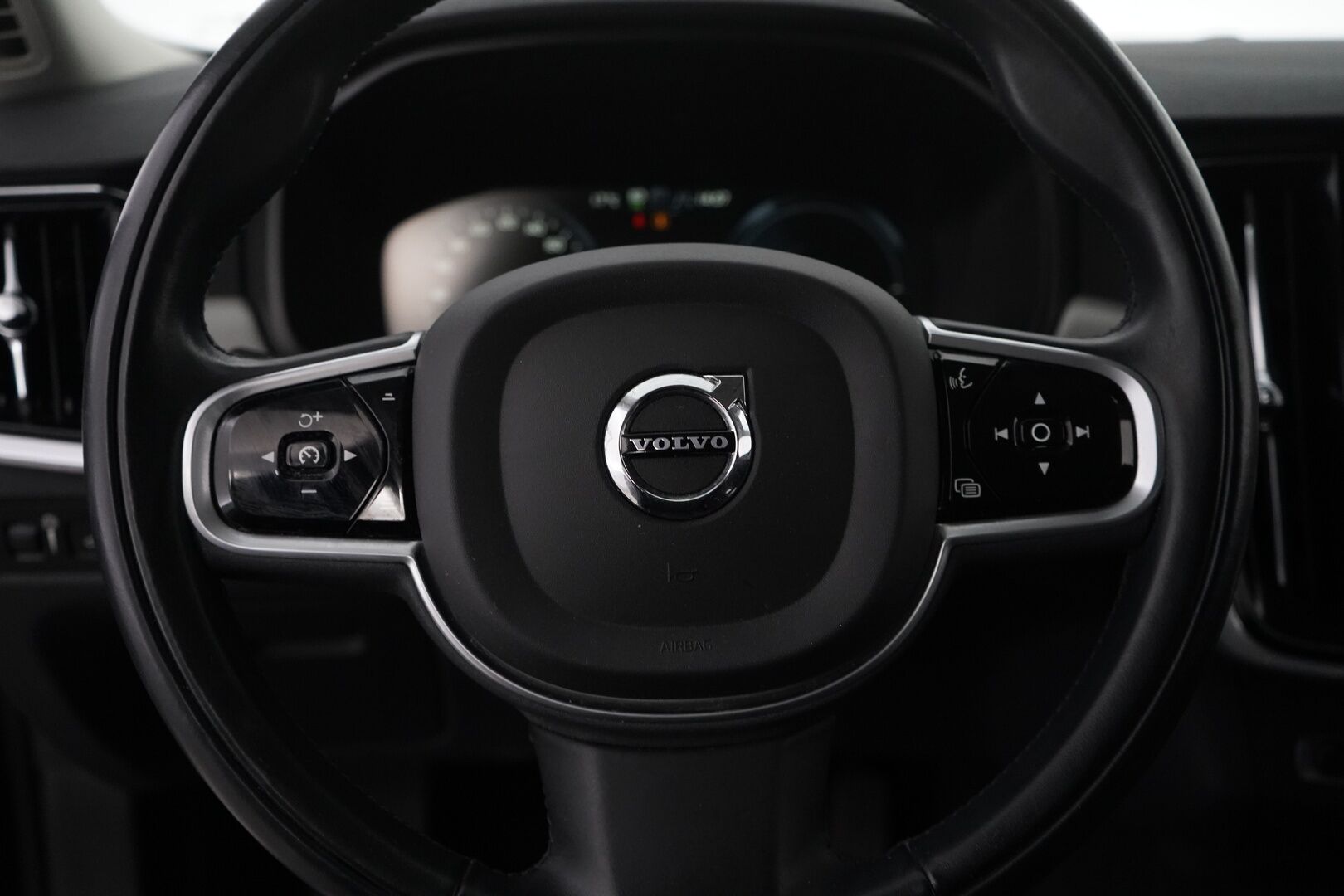 Volvo V90 2021 T6 TwE AWD Inscription Expression aut * ACC / Kamera / Koukku / Pilot Assist / Keyless * - Myydään juuri huollettuna / Kahdet vanteet / Akku kuntotarkastettu!