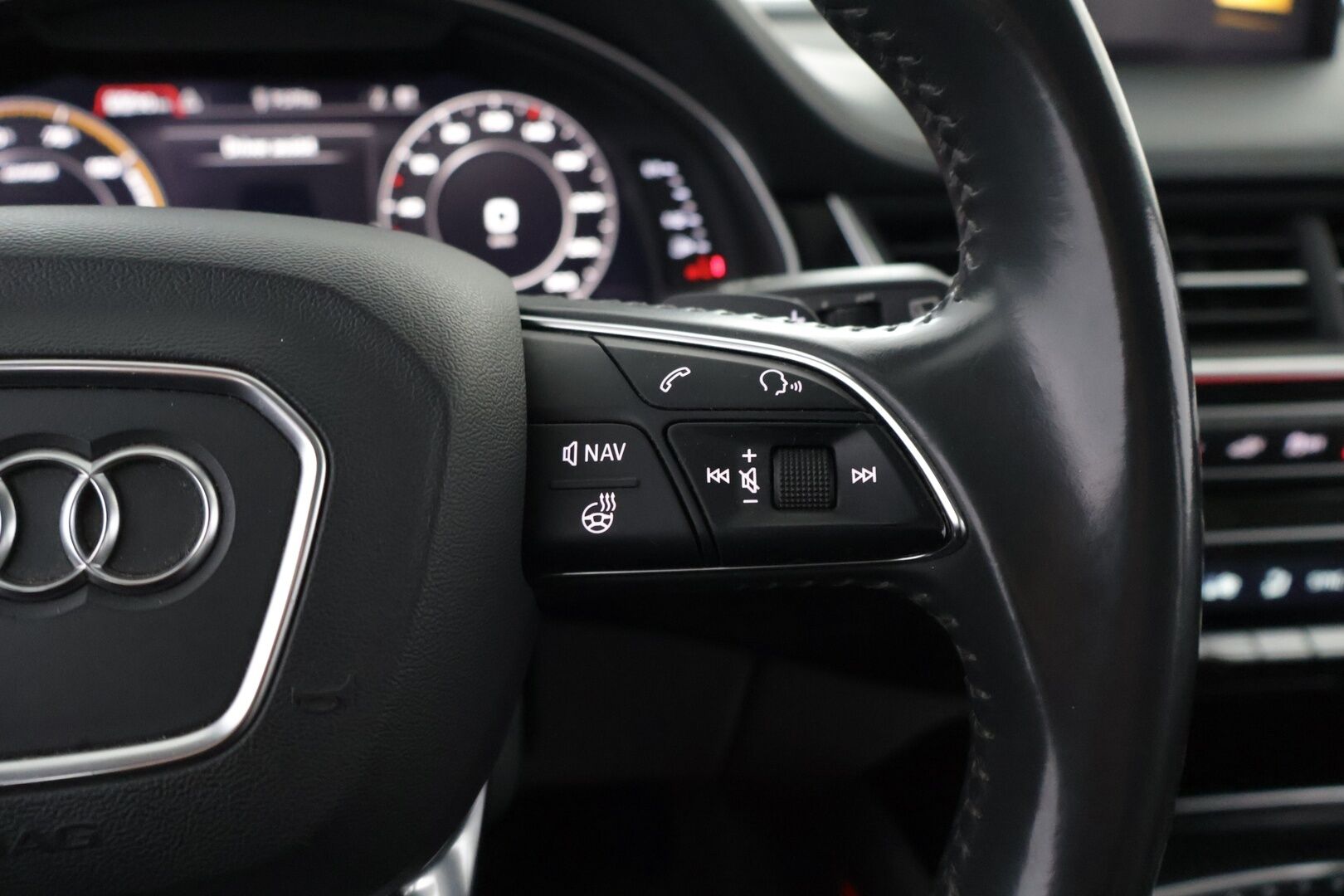 Audi Q7 2016 Q7 3,0 V6 TDI e-tron quattro tiptronic Business** YritysOutlet - Myydään vain yrityksille - SOH 94 % | ACC | HUD | Panorama | Matrix LED | B&O | 360° Kamera | Hierovat & Tuuletetut Nahkaistuimet | Vetokoukku | Navi