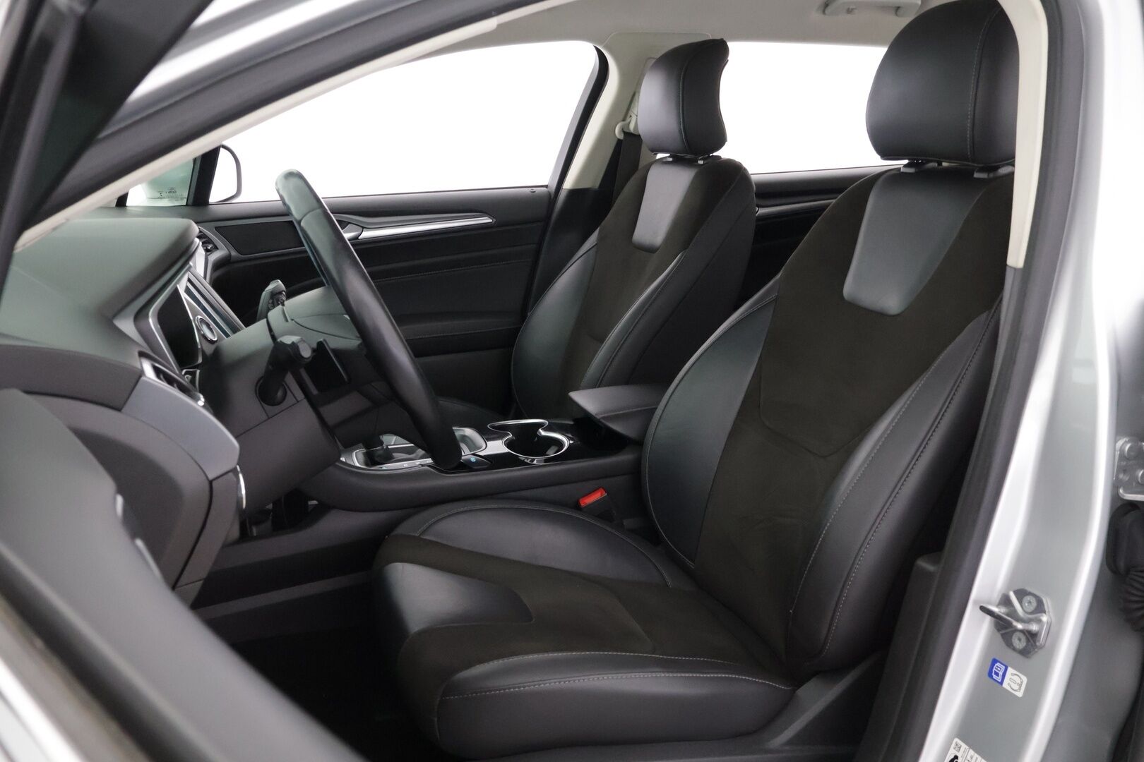 Ford Mondeo 2017 2,0 TDCi 180hv PowerShift Titanium Wagon AWD ** Webasto / ACC / Muistipenkki / Koukku / Sähkökontti / APP-Connect - *Törkky kamat / Kahdet renkaat **
