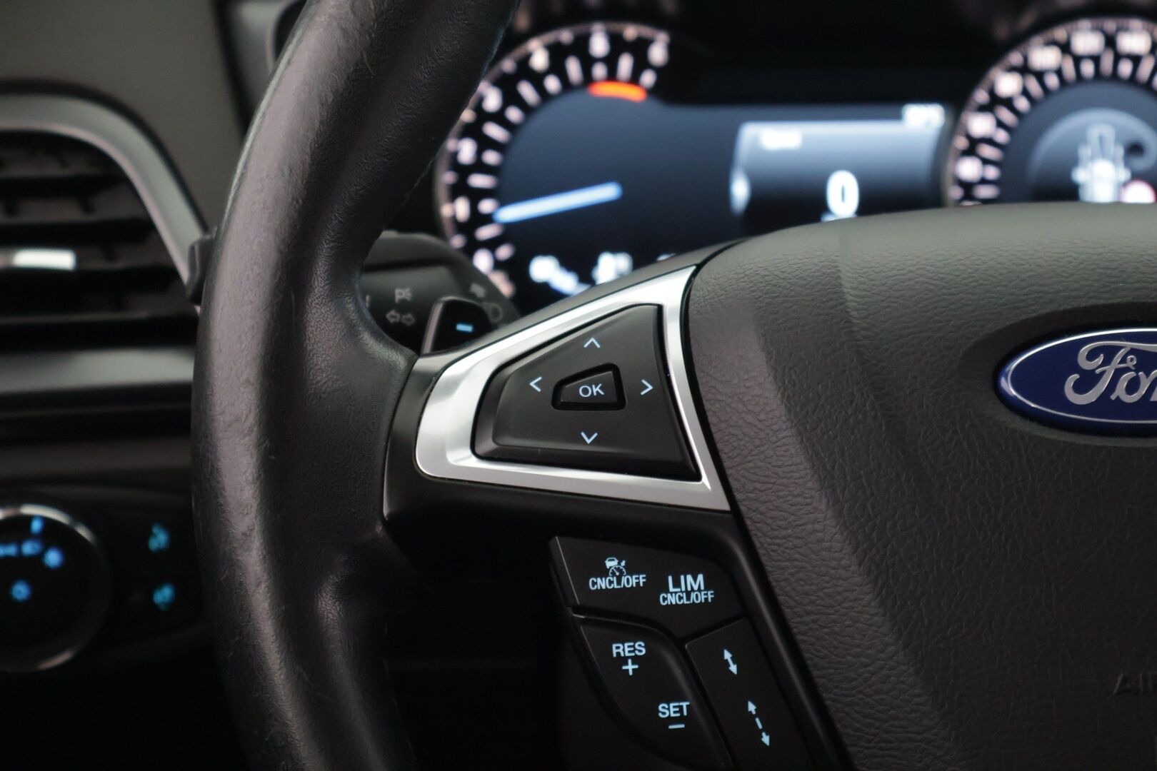 Ford Mondeo 2017 2,0 TDCi 180hv PowerShift Titanium Wagon AWD ** Webasto / ACC / Muistipenkki / Koukku / Sähkökontti / APP-Connect - *Törkky kamat / Kahdet renkaat **