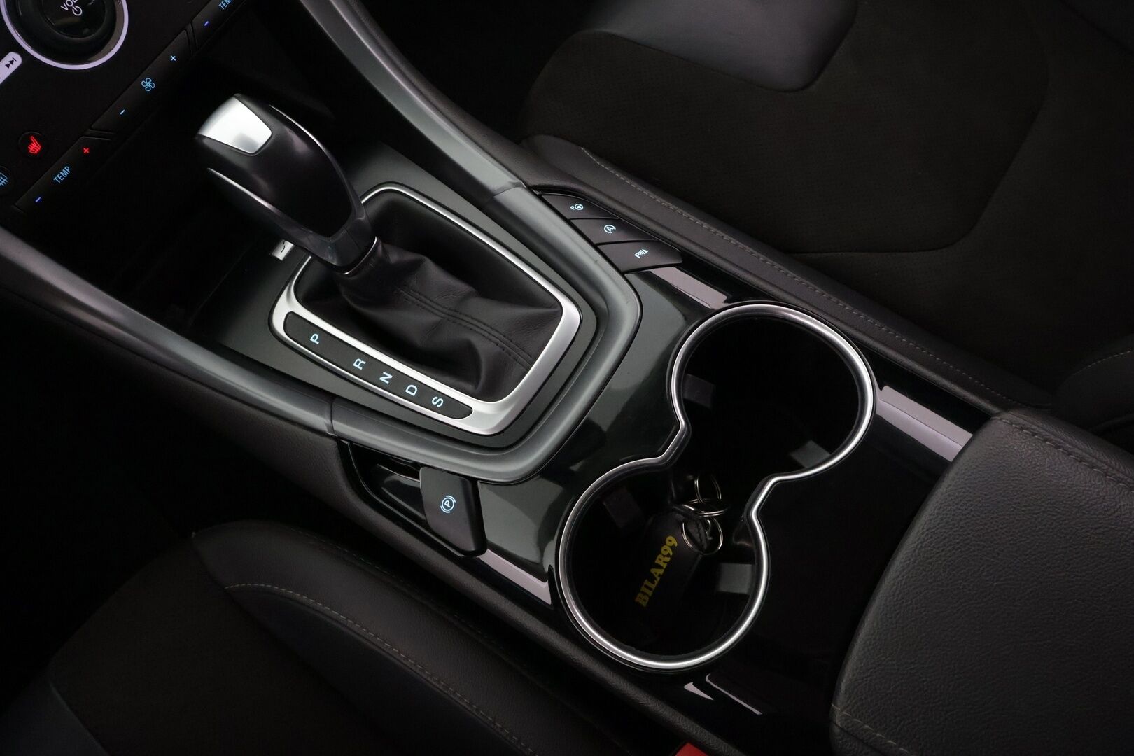 Ford Mondeo 2017 2,0 TDCi 180hv PowerShift Titanium Wagon AWD ** Webasto / ACC / Muistipenkki / Koukku / Sähkökontti / APP-Connect - *Törkky kamat / Kahdet renkaat **