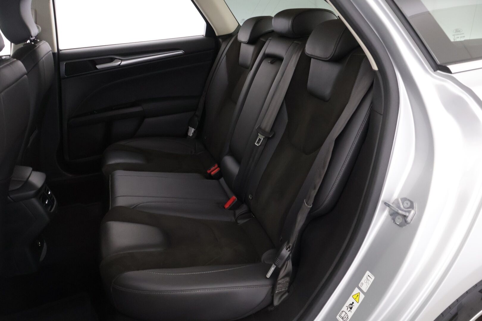Ford Mondeo 2017 2,0 TDCi 180hv PowerShift Titanium Wagon AWD ** Webasto / ACC / Muistipenkki / Koukku / Sähkökontti / APP-Connect - *Törkky kamat / Kahdet renkaat **