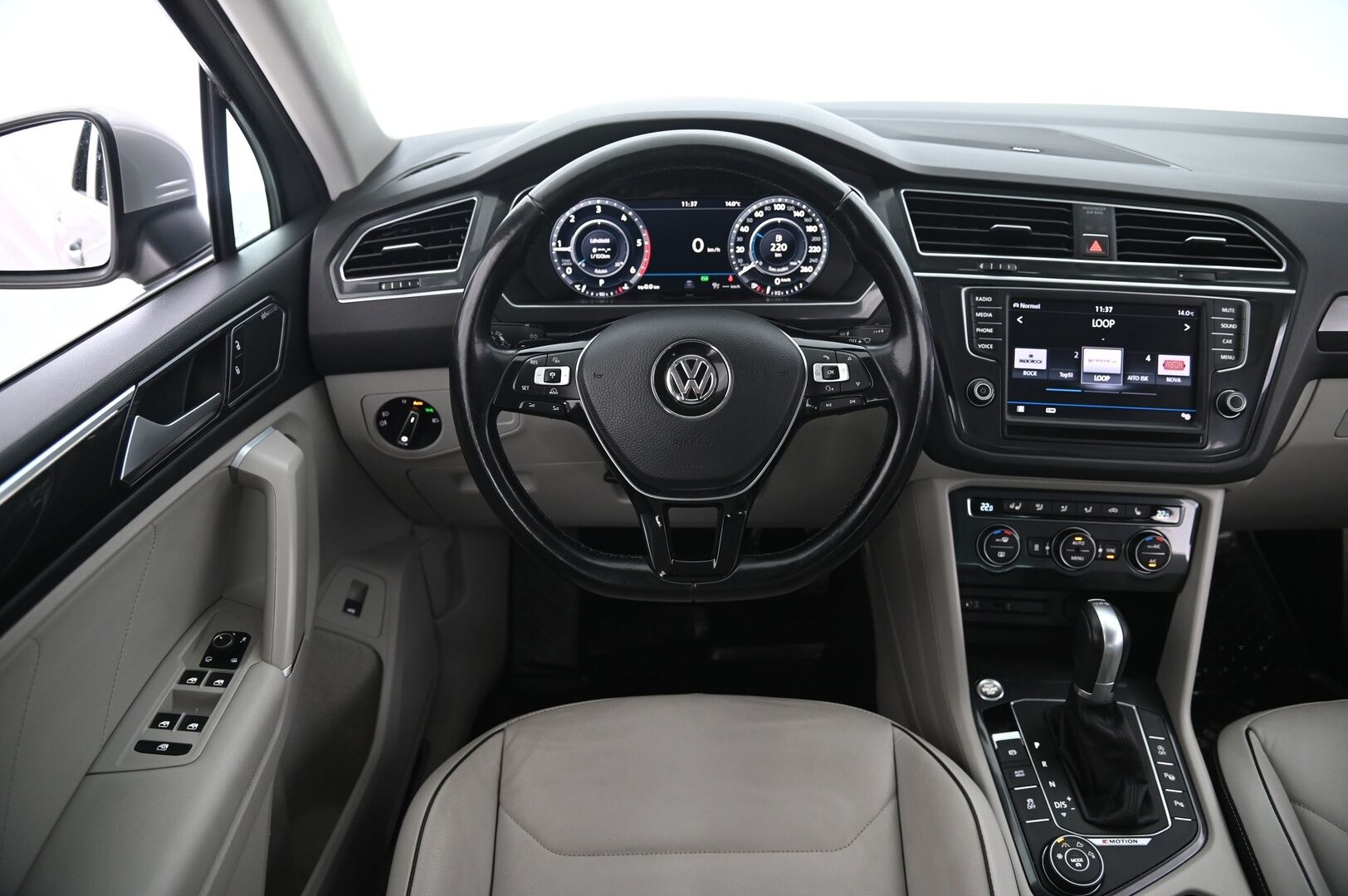 Volkswagen Tiguan 2017 Highline 2,0 TDI SCR 140 kW 4MOTION DSG * ACC / Webasto / Digimittaristo / Vaaleat muistinahat / Koukku / Dynaudio * - 2 Alut / P.kamera / KeyLessGo / Dynaamiset Ledit 
