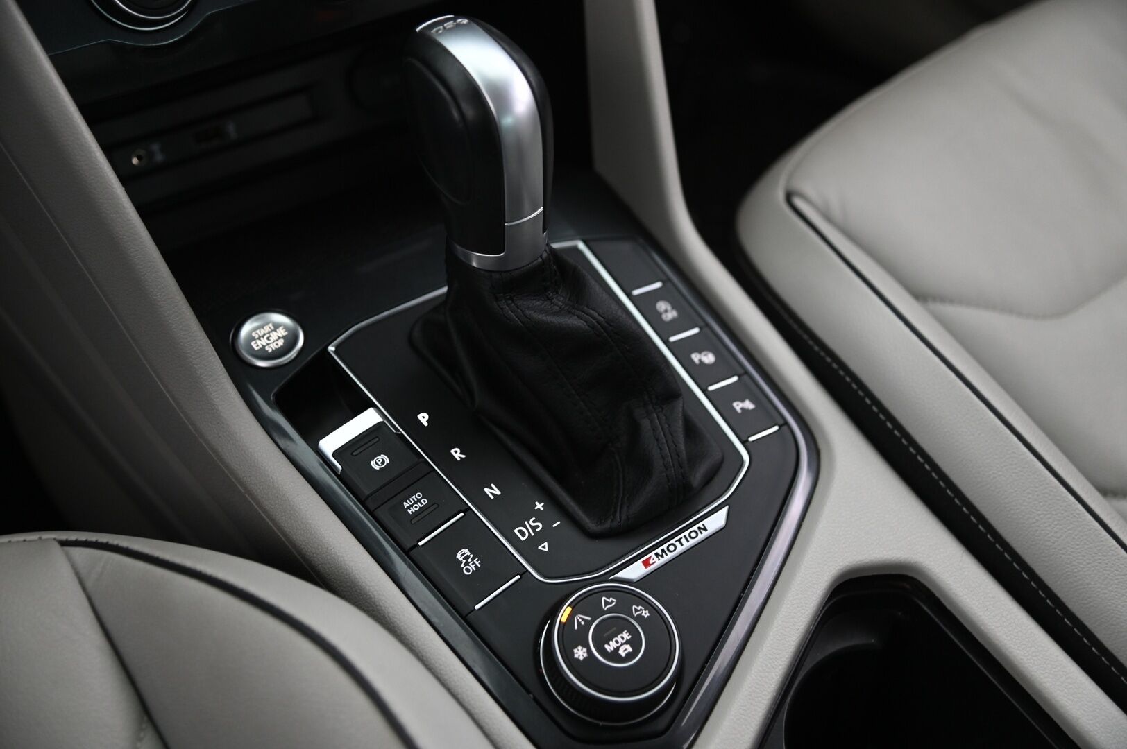 Volkswagen Tiguan 2017 Highline 2,0 TDI SCR 140 kW 4MOTION DSG * ACC / Webasto / Digimittaristo / Vaaleat muistinahat / Koukku / Dynaudio * - 2 Alut / P.kamera / KeyLessGo / Dynaamiset Ledit 