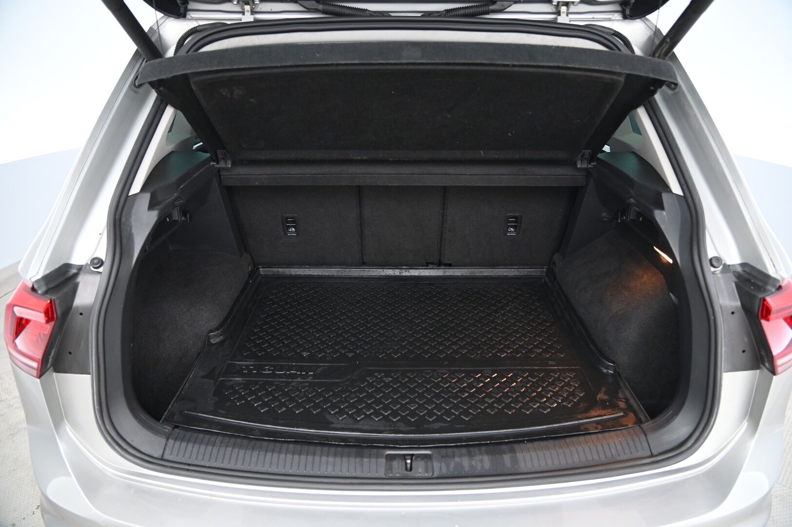 Volkswagen Tiguan 2017 Highline 2,0 TDI SCR 140 kW 4MOTION DSG * ACC / Webasto / Digimittaristo / Vaaleat muistinahat / Koukku / Dynaudio * - 2 Alut / P.kamera / KeyLessGo / Dynaamiset Ledit 