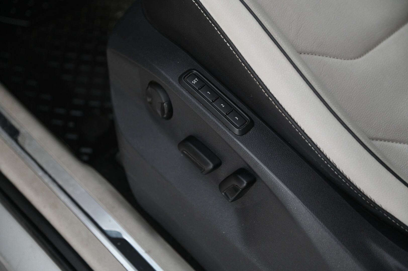 Volkswagen Tiguan 2017 Highline 2,0 TDI SCR 140 kW (190hv)4MOTION DSG - ACC | Webasto | Digimittaristo | Vaaleat muistinahat | Koukku | Dynaudio 