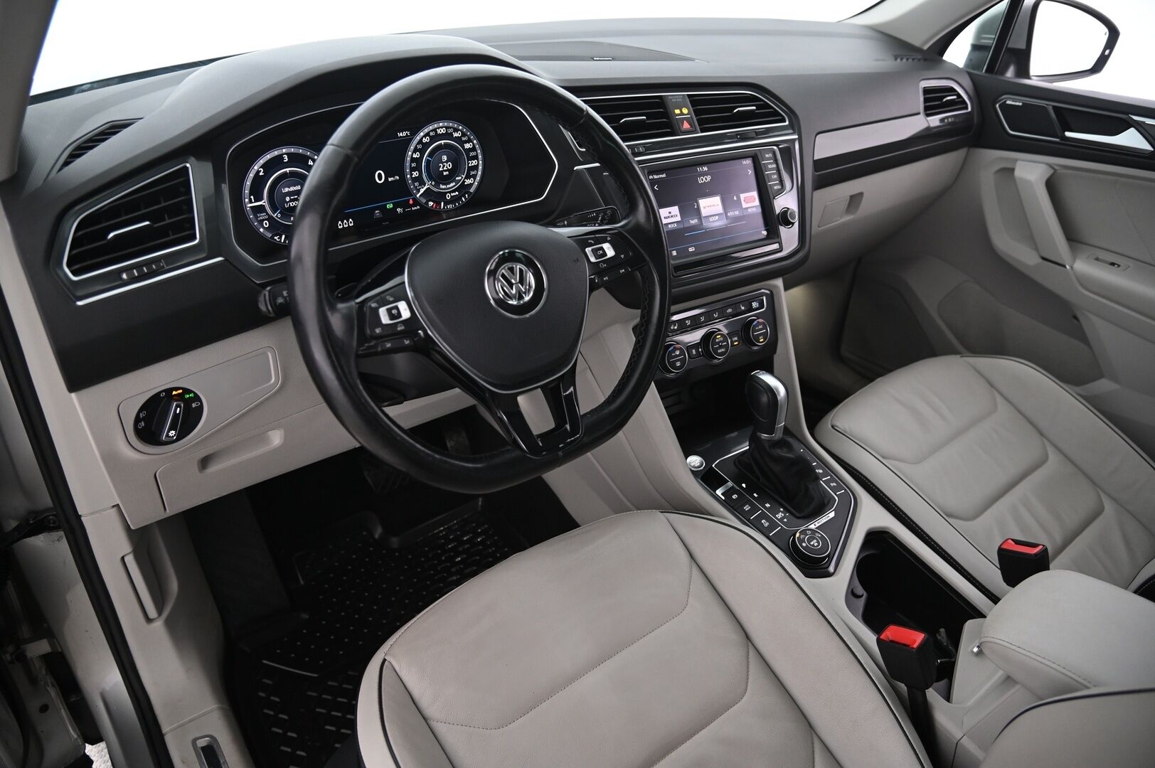 Volkswagen Tiguan 2017 Highline 2,0 TDI SCR 140 kW 4MOTION DSG * ACC / Webasto / Digimittaristo / Vaaleat muistinahat / Koukku / Dynaudio * - 2 Alut / P.kamera / KeyLessGo / Dynaamiset Ledit 