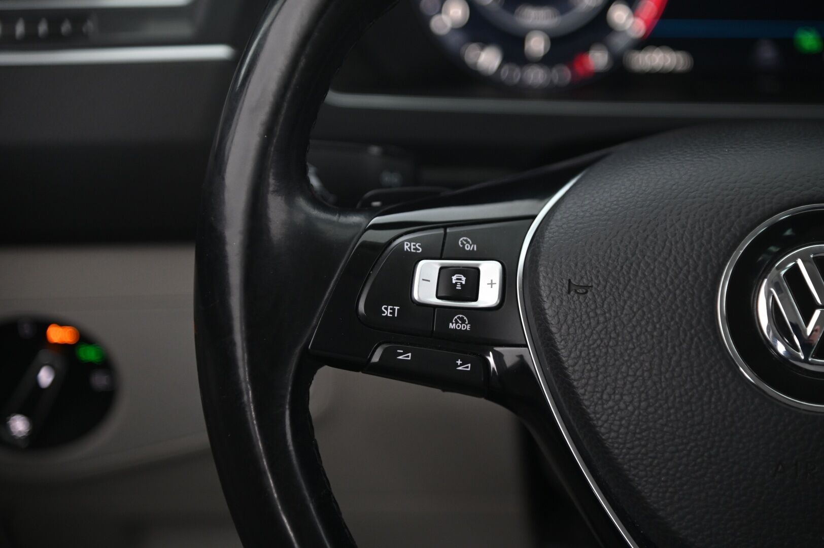 Volkswagen Tiguan 2017 Highline 2,0 TDI SCR 140 kW 4MOTION DSG * ACC / Webasto / Digimittaristo / Vaaleat muistinahat / Koukku / Dynaudio * - 2 Alut / P.kamera / KeyLessGo / Dynaamiset Ledit 