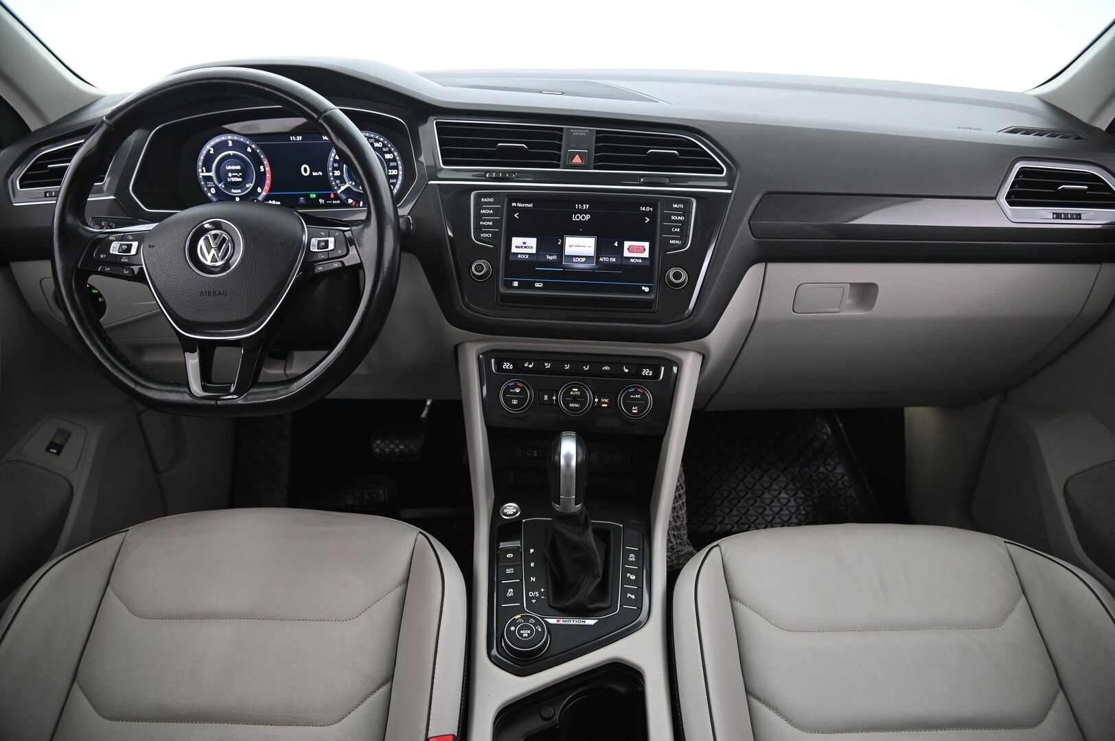 Volkswagen Tiguan 2017 Highline 2,0 TDI SCR 140 kW 4MOTION DSG * ACC / Webasto / Digimittaristo / Vaaleat muistinahat / Koukku / Dynaudio * - 2 Alut / P.kamera / KeyLessGo / Dynaamiset Ledit 