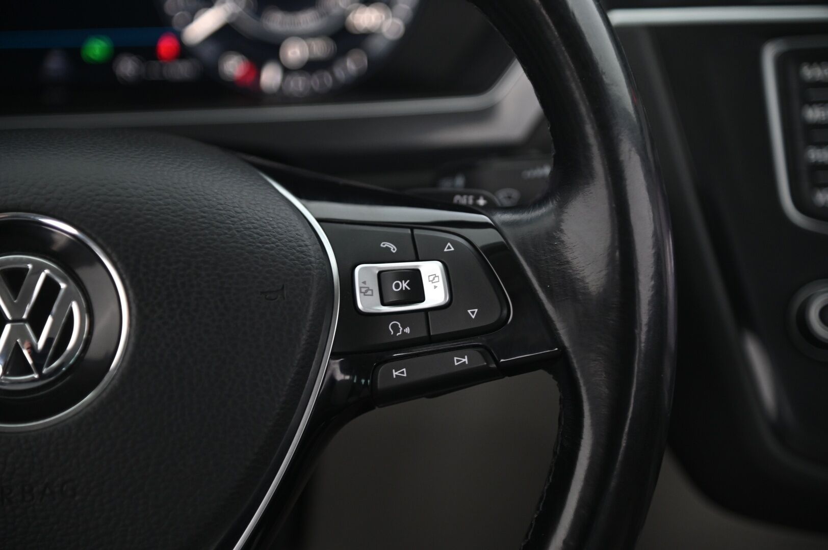 Volkswagen Tiguan 2017 Highline 2,0 TDI SCR 140 kW (190hv)4MOTION DSG - ACC | Webasto | Digimittaristo | Vaaleat muistinahat | Koukku | Dynaudio 