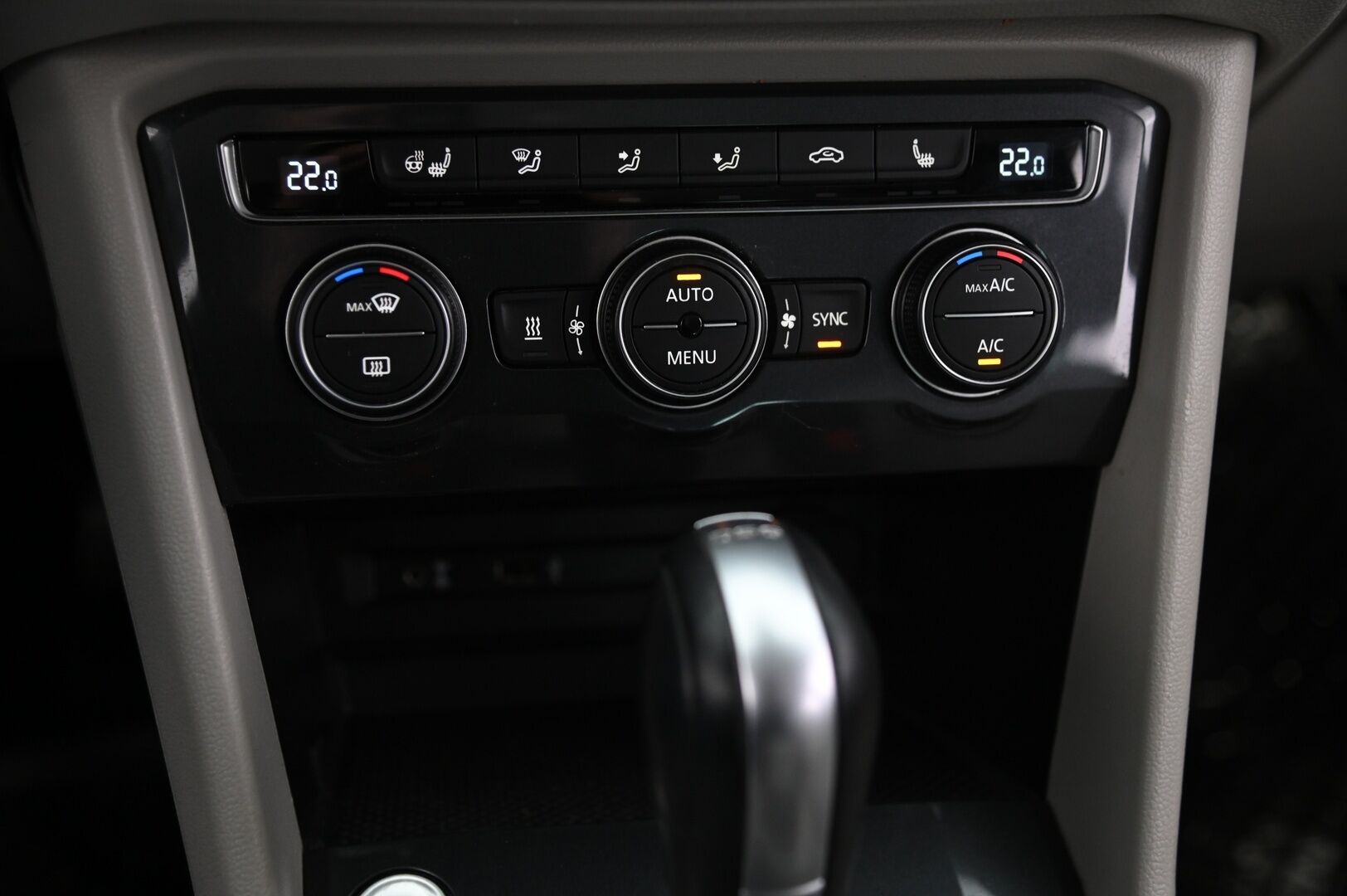 Volkswagen Tiguan 2017 Highline 2,0 TDI SCR 140 kW 4MOTION DSG * ACC / Webasto / Digimittaristo / Vaaleat muistinahat / Koukku / Dynaudio * - 2 Alut / P.kamera / KeyLessGo / Dynaamiset Ledit 