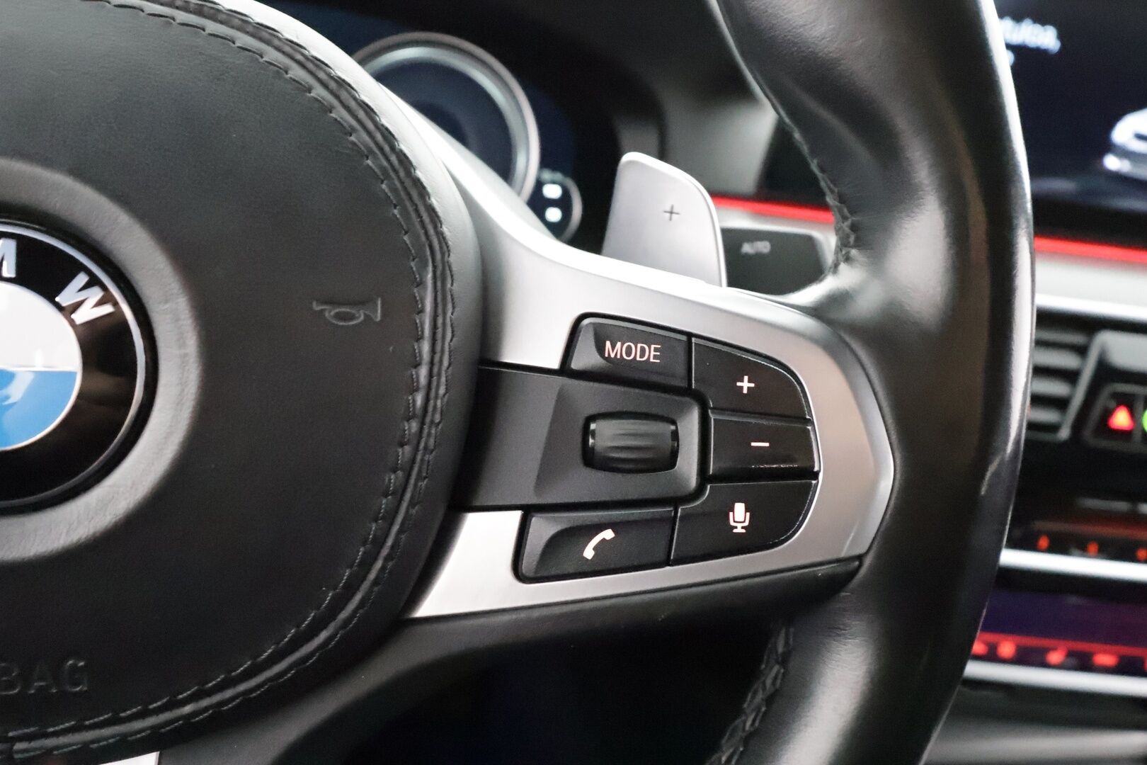 BMW 530 2018 G30 Sedan 530e A Charged Edition M Sport * ACC / HUD / 360° / H&K / Muistipenkit / Adapt.LED / Comfort Access * - Huippuvarusteet