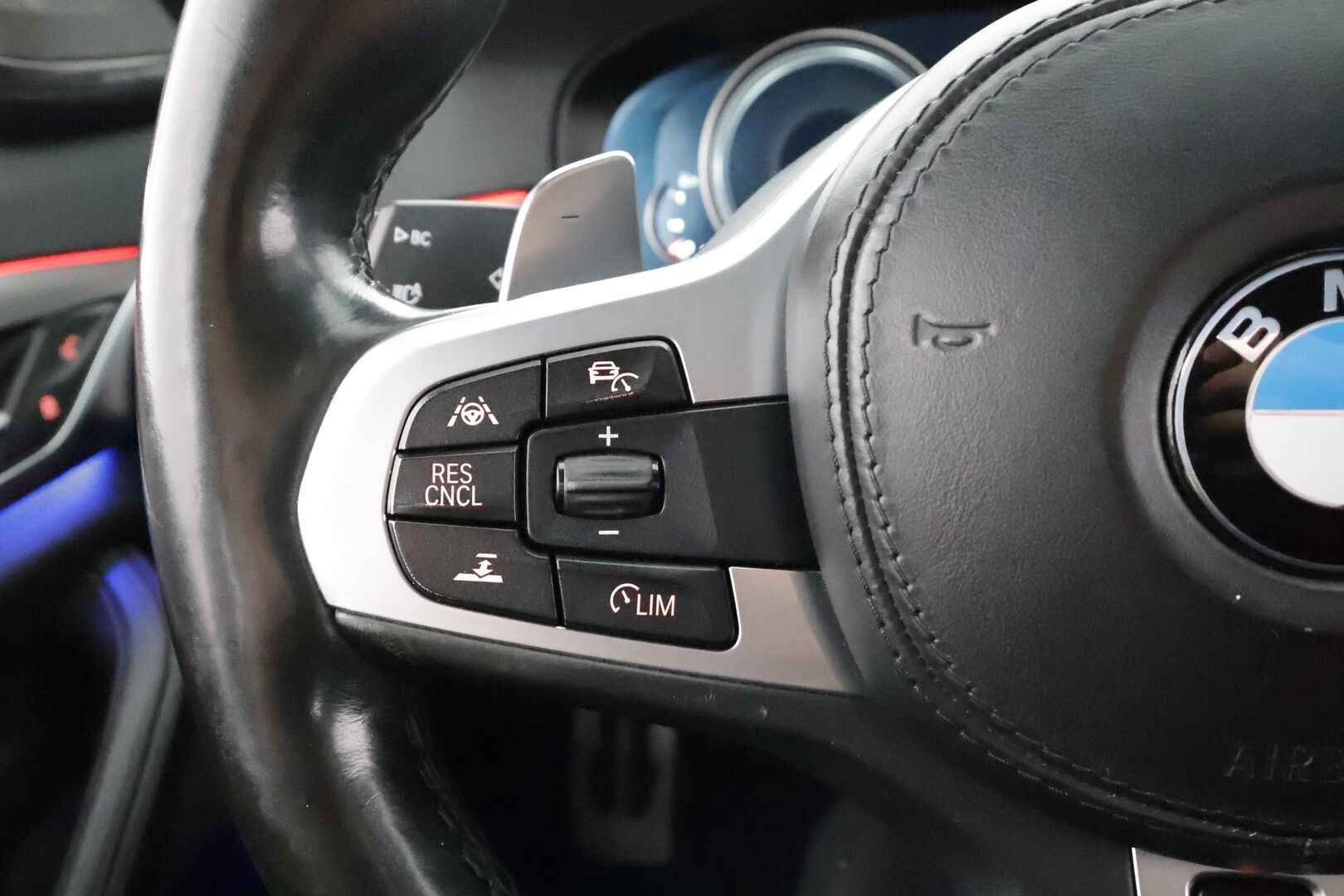 BMW 530 2018 G30 Sedan 530e A Charged Edition M Sport * ACC / HUD / 360° / H&K / Muistipenkit / Adapt.LED / Comfort Access * - Huippuvarusteet