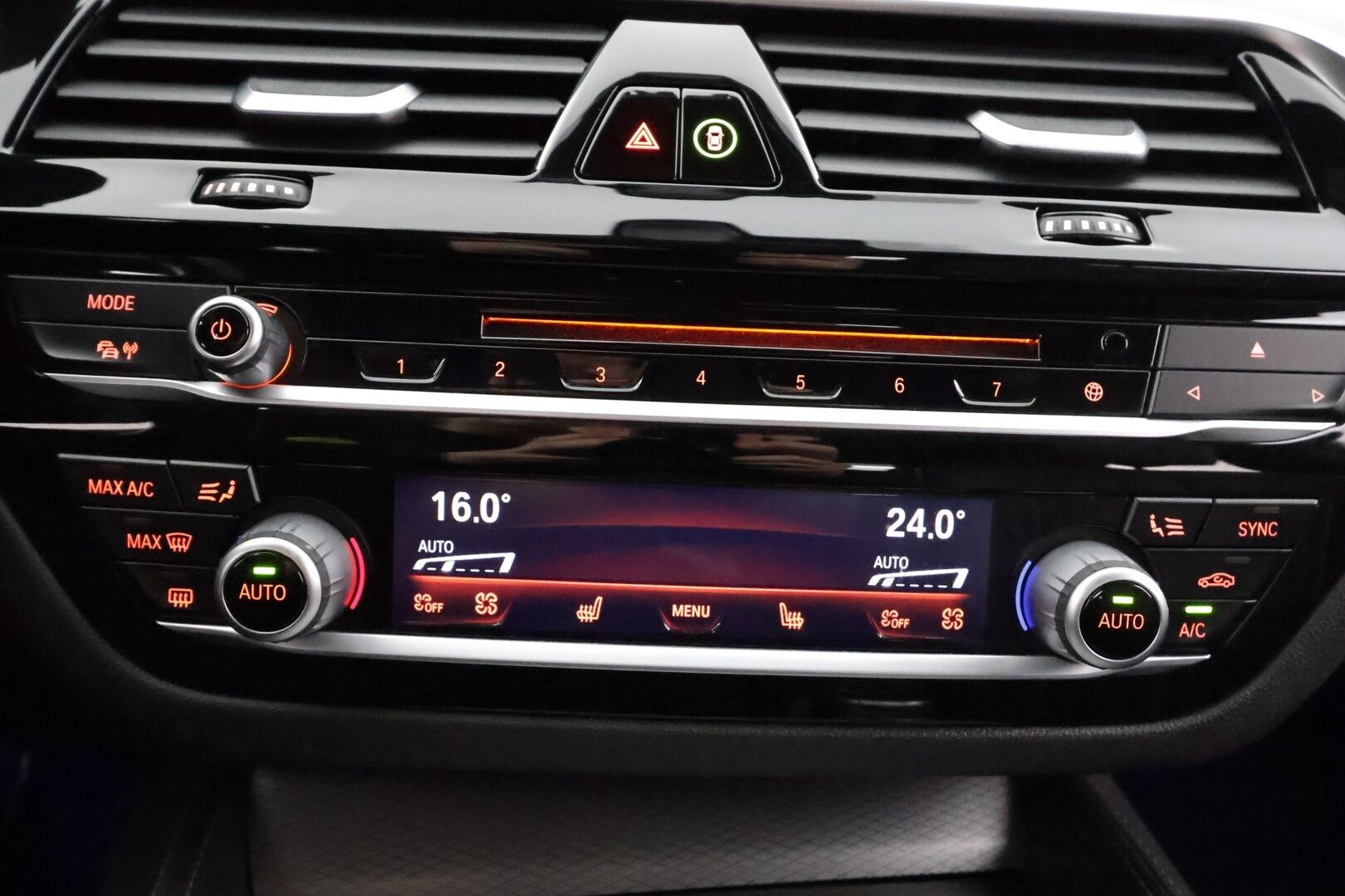 BMW 530 2018 G30 Sedan 530e A Charged Edition M Sport * ACC / HUD / 360° / H&K / Muistipenkit / Adapt.LED / Comfort Access * - Huippuvarusteet