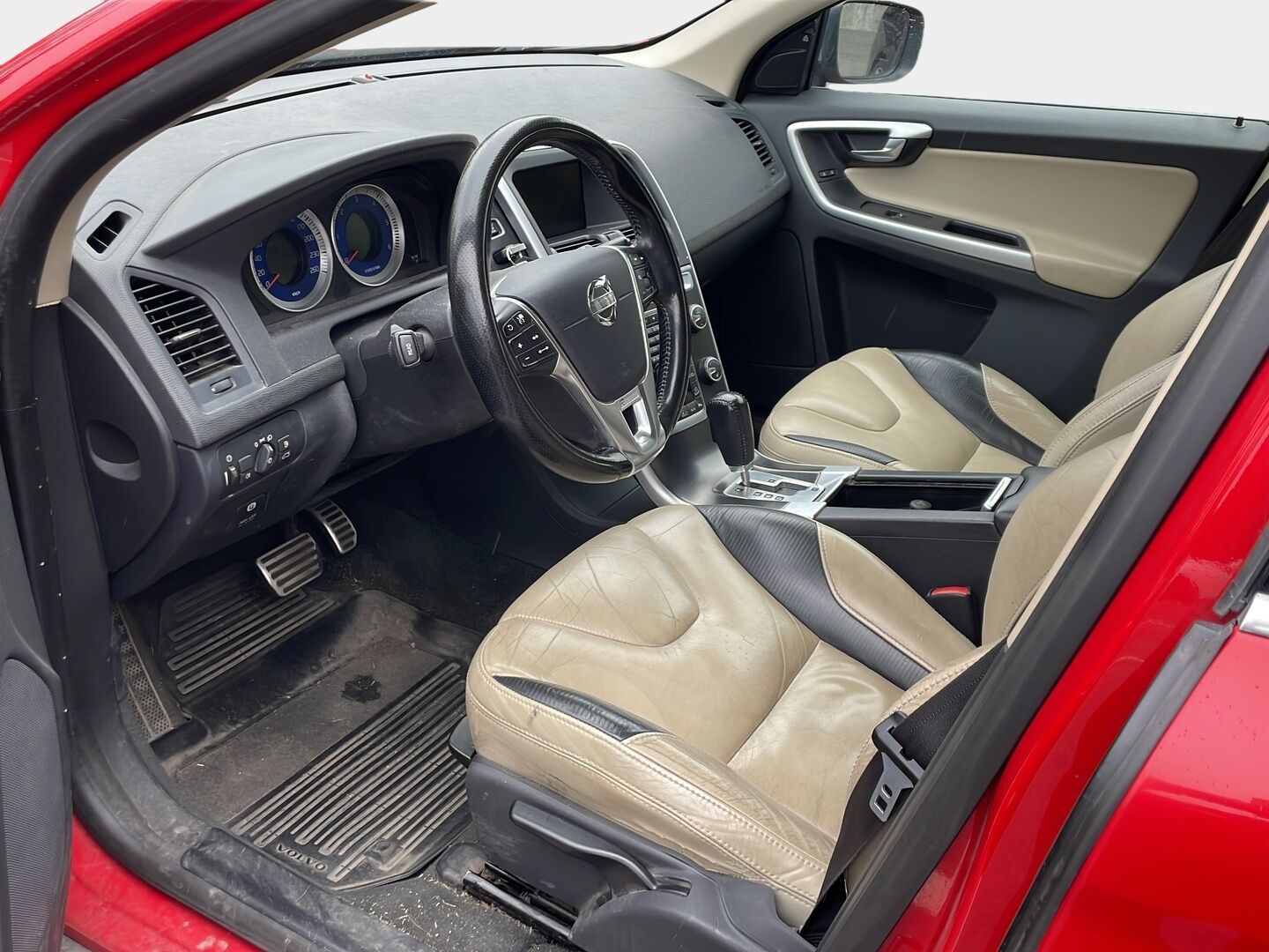 Volvo XC60 2012 D5 AWD R-Design aut - YritysOutlet - Myydään vain yrityksille - | Webasto | Koukku | P.Kamera | BLIS | Nahat | S.Luukku | 