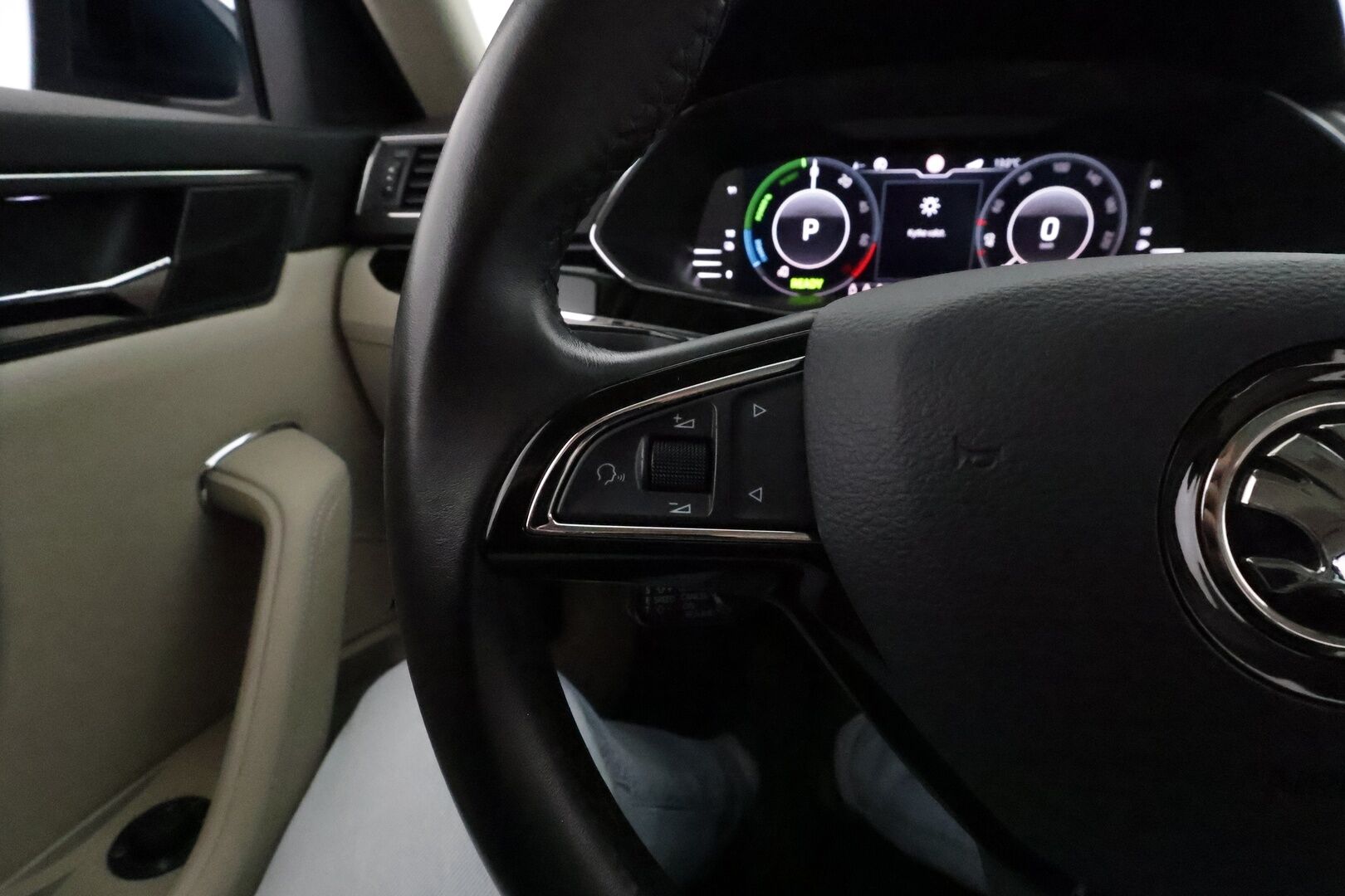 Skoda Superb 2020 1,4 TSI PHEV L&K iV DSG **Webasto / Koukku / ACC / Matrix / Kattoluukku / P.kamera / Ilmastoitu&Hierova Muistipenkki** - Canton / 1-om Suomi-auto / 2x Latauskaapelit / Kahdet Renkaat / **HYVILLÄ KAMOILLA** 