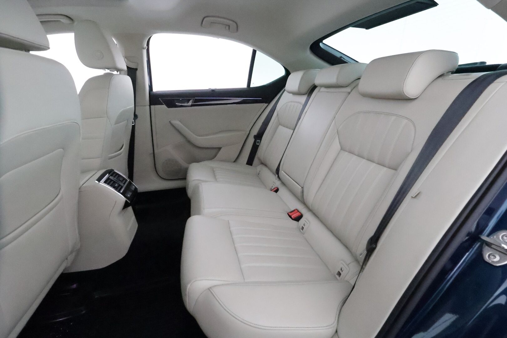 Skoda Superb 2020 1,4 TSI PHEV L&K iV DSG **Webasto / Koukku / ACC / Matrix / Kattoluukku / P.kamera / Ilmastoitu&Hierova Muistipenkki** - Canton / 1-om Suomi-auto / 2x Latauskaapelit / Kahdet Renkaat / **HYVILLÄ KAMOILLA** 