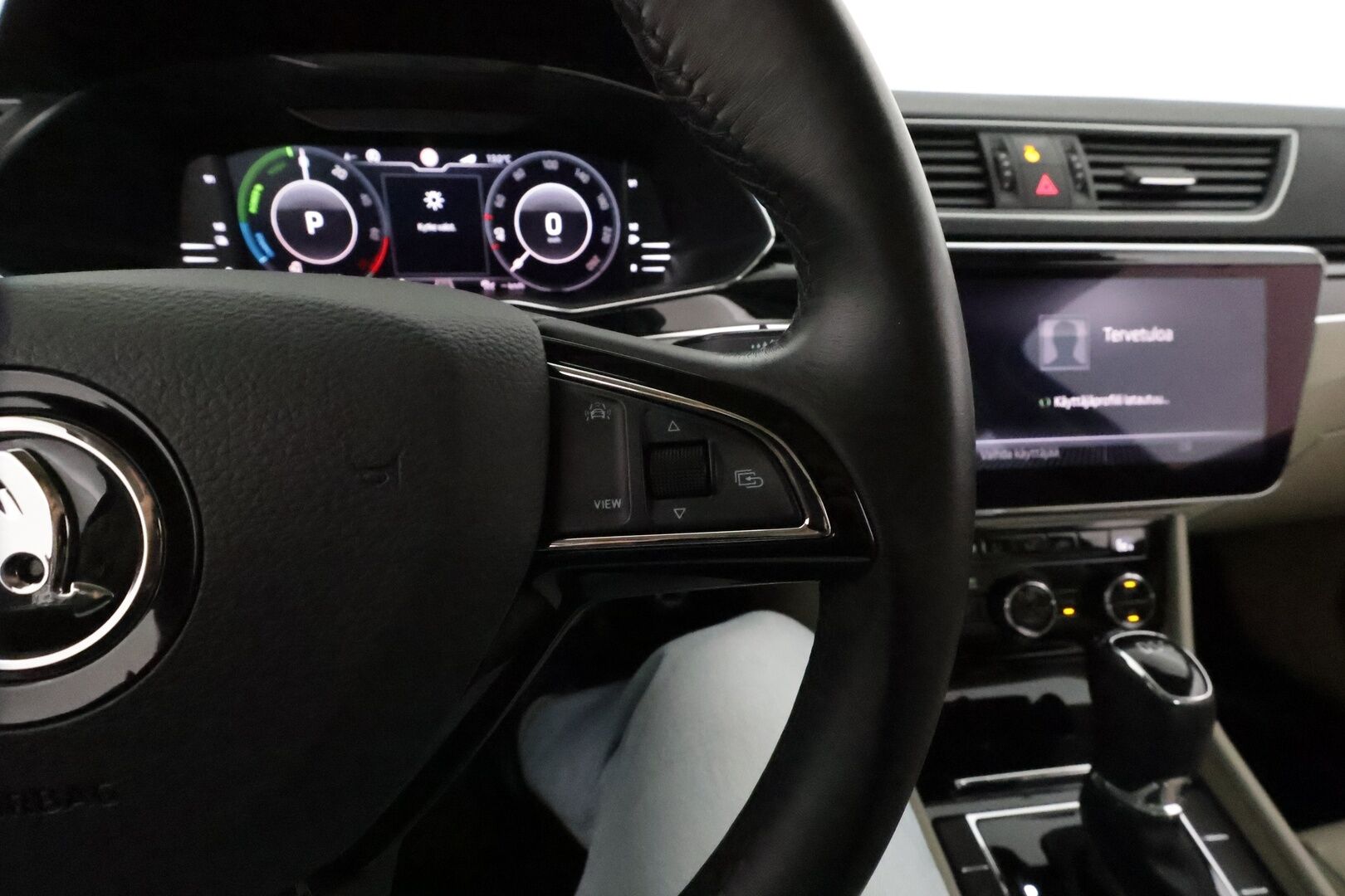 Skoda Superb 2020 1,4 TSI PHEV L&K iV DSG **Webasto / Koukku / ACC / Matrix / Kattoluukku / P.kamera / Ilmastoitu&Hierova Muistipenkki** - Canton / 1-om Suomi-auto / 2x Latauskaapelit / Kahdet Renkaat / **HYVILLÄ KAMOILLA** 