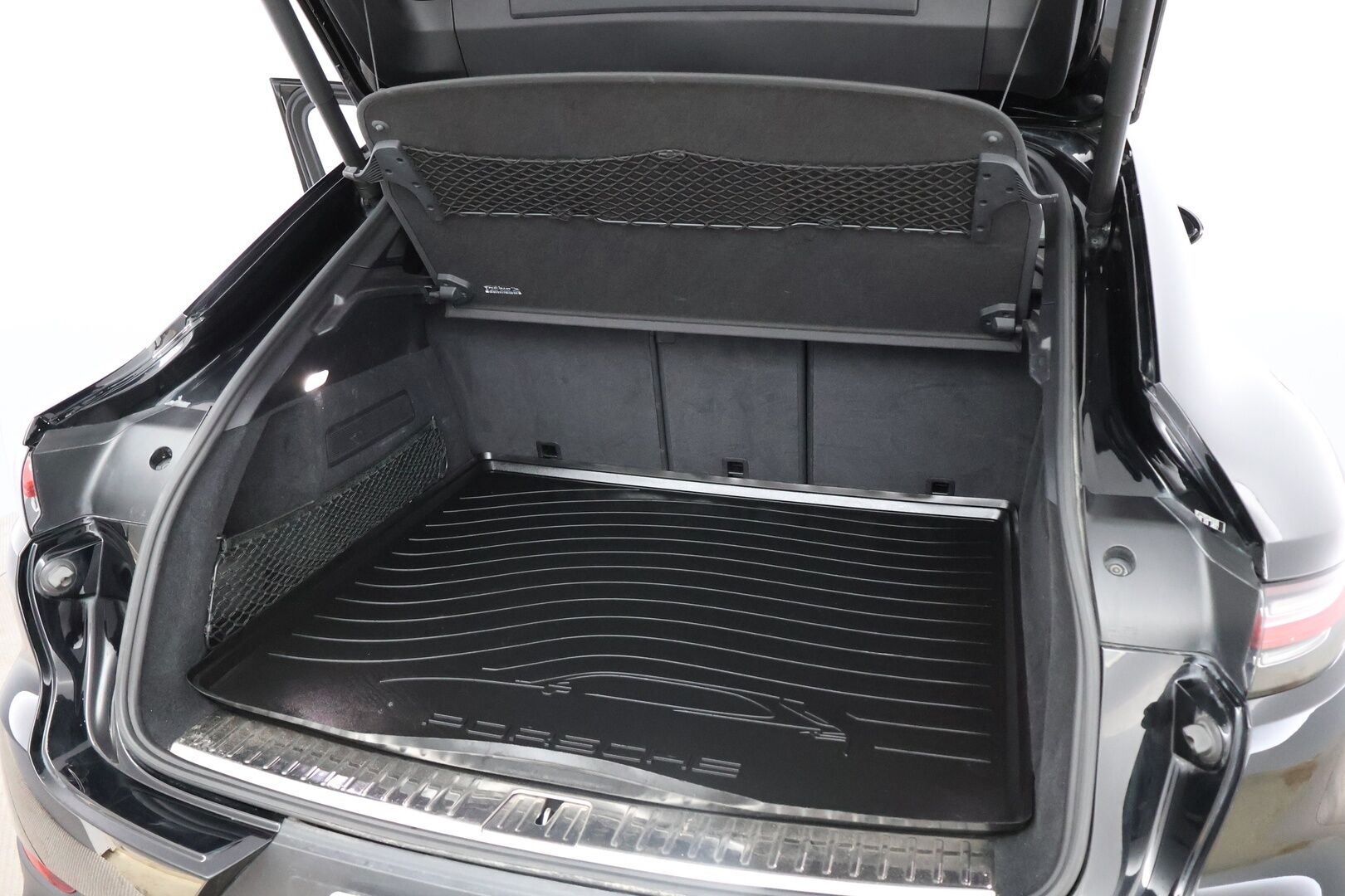 Porsche Cayenne 2020 E-Hybrid Coupé - 2,99 % KORKOTARJOUS TÄHÄN AUTOON - Adapt.Vakkari / Bose Surround / Imuovet / Panoraama / PASM / 12-Suuntaiset Nahkapenkit / Sport Chrono / Vetokoukku / Supervarusteet!