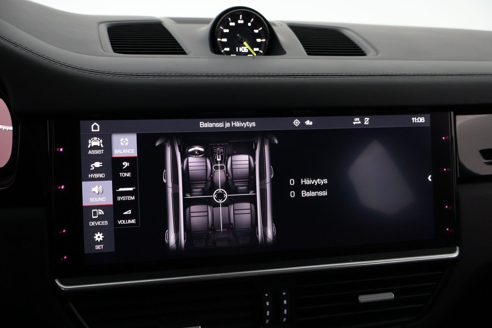 Porsche Cayenne 2020 E-Hybrid Coupé - 2,99 % KORKOTARJOUS TÄHÄN AUTOON - Adapt.Vakkari / Bose Surround / Imuovet / Panoraama / PASM / 12-Suuntaiset Nahkapenkit / Sport Chrono / Vetokoukku / Supervarusteet!