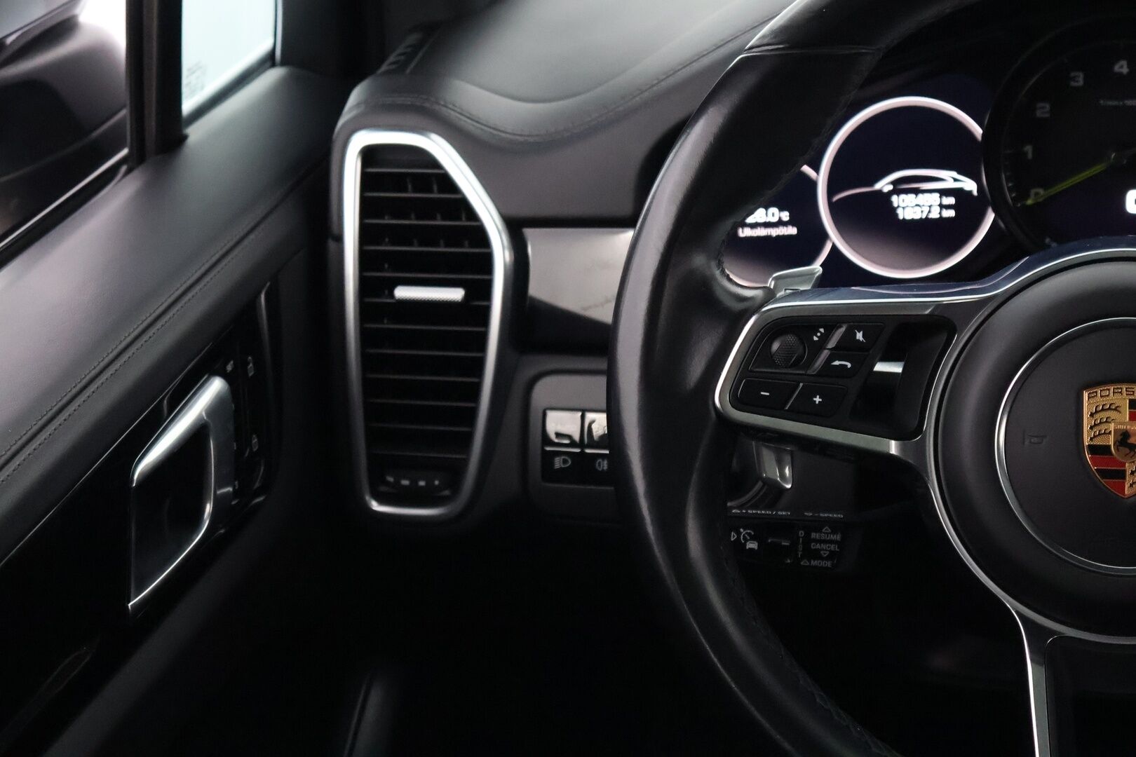 Porsche Cayenne 2020 E-Hybrid Coupé - 2,99 % KORKOTARJOUS TÄHÄN AUTOON - Adapt.Vakkari / Bose Surround / Imuovet / Panoraama / PASM / 12-Suuntaiset Nahkapenkit / Sport Chrono / Vetokoukku / Supervarusteet!