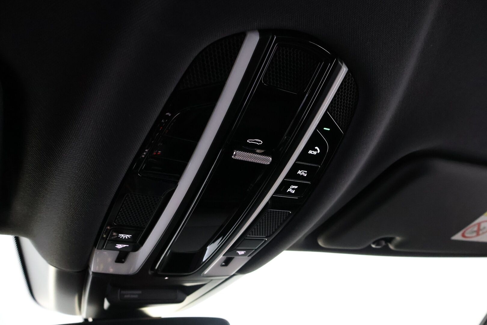 Porsche Cayenne 2020 E-Hybrid Coupé - 2,99 % KORKOTARJOUS TÄHÄN AUTOON - Adapt.Vakkari / Bose Surround / Imuovet / Panoraama / PASM / 12-Suuntaiset Nahkapenkit / Sport Chrono / Vetokoukku / Supervarusteet!