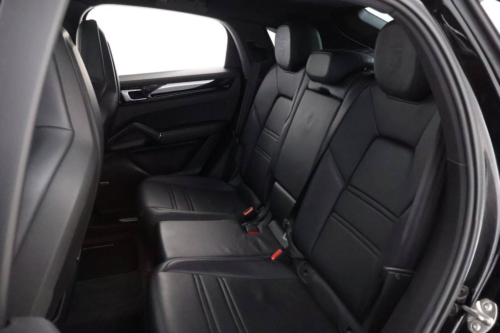 Porsche Cayenne 2020 E-Hybrid Coupé - 2,99 % KORKOTARJOUS TÄHÄN AUTOON - Adapt.Vakkari / Bose Surround / Imuovet / Panoraama / PASM / 12-Suuntaiset Nahkapenkit / Sport Chrono / Vetokoukku / Supervarusteet!