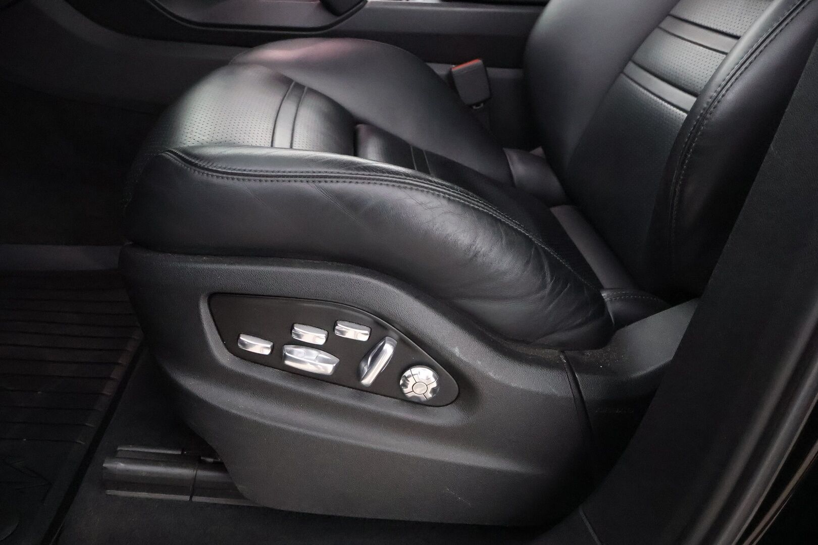 Porsche Cayenne 2020 E-Hybrid Coupé - 2,99 % KORKOTARJOUS TÄHÄN AUTOON - Adapt.Vakkari / Bose Surround / Imuovet / Panoraama / PASM / 12-Suuntaiset Nahkapenkit / Sport Chrono / Vetokoukku / Supervarusteet!