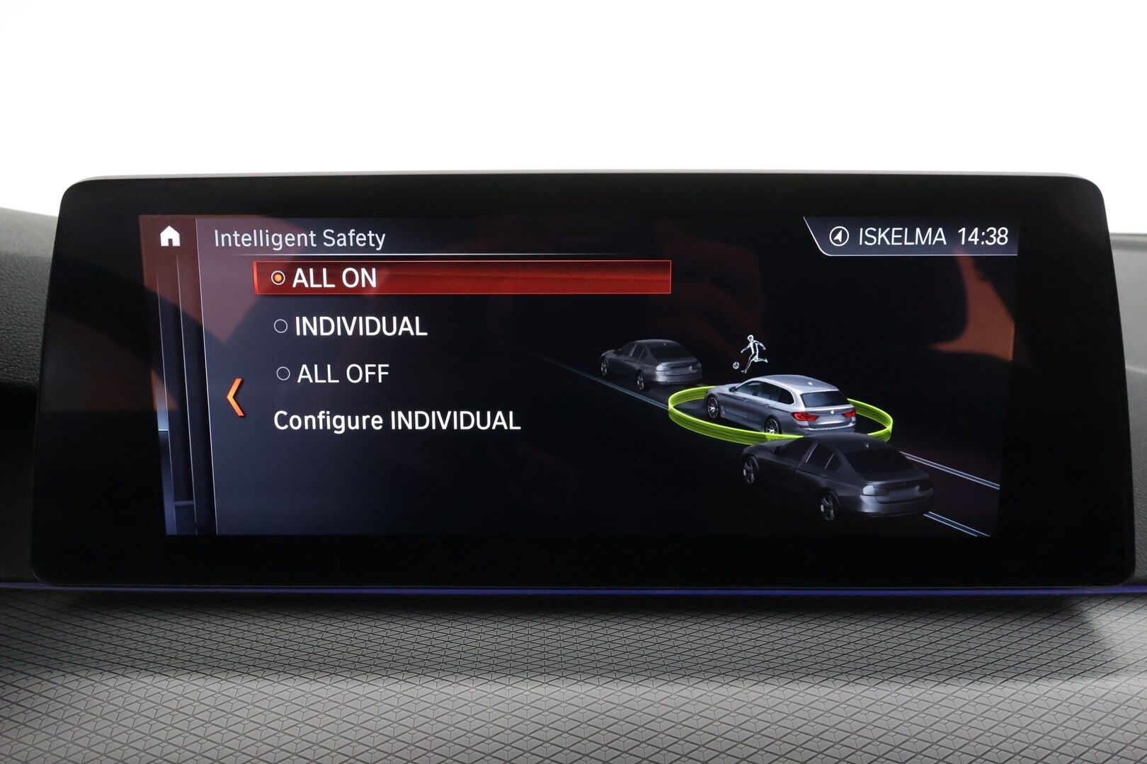 BMW 520 2018 G31 Touring 520d A xDrive Business Comfort M Sport * Webasto / HiFi / Sporttinahat / Vetokoukku / Adapt.LED / HUD / ShadowLine - 360-Kamera / Navi / 2x Renkaat aluvantein / Huippusiisti! - HULLUT JOULUT KORKOTARJOUS 2,49% 