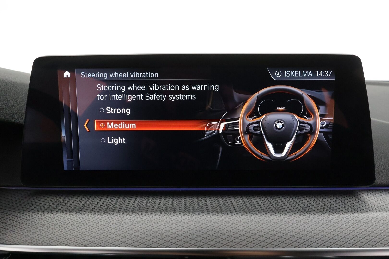 BMW 520 2018 G31 Touring 520d A xDrive Business Comfort * HUD / Webasto / Adapt.LED / Vakkari / Sporttinahat / Koukku / Hifi * - * / 360° / Navi / Kahdet renkaat aluvanteilla  / Juuri saapunut Tampereelle!*