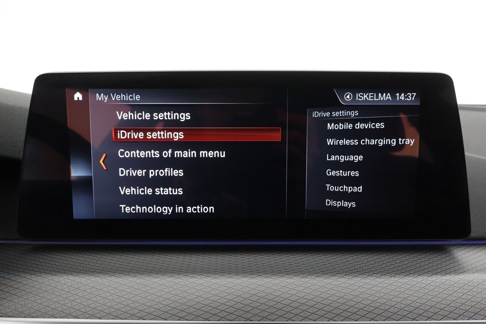 BMW 520 2018 G31 Touring 520d A xDrive Business Comfort * HUD / Webasto / Adapt.LED / Vakkari / Sporttinahat / Koukku / Hifi * - * / 360° / Navi / Kahdet renkaat aluvanteilla  / Juuri saapunut Tampereelle!*