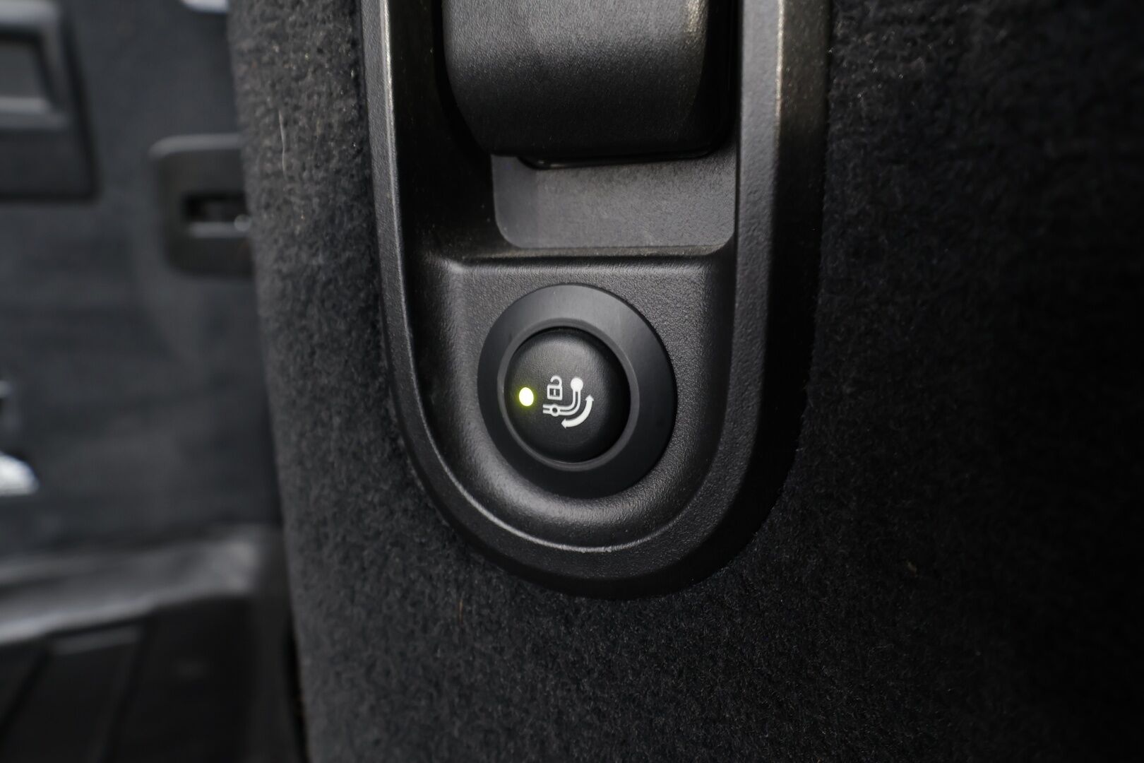 BMW 520 2018 G31 Touring 520d A xDrive Business Comfort * HUD / Webasto / Adapt.LED / Vakkari / Sporttinahat / Koukku / Hifi * - * / 360° / Navi / Kahdet renkaat aluvanteilla  / Juuri saapunut Tampereelle!*