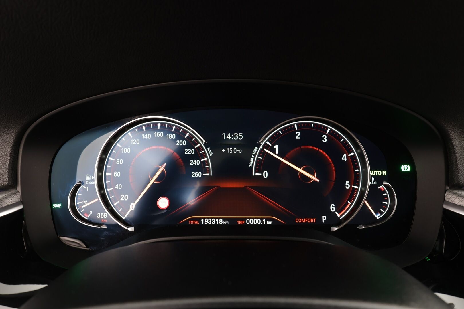 BMW 520 2018 G31 Touring 520d A xDrive Business Comfort * HUD / Webasto / Adapt.LED / Vakkari / Sporttinahat / Koukku / Hifi * - 360° / Navi / Kahdet renkaat aluvanteilla