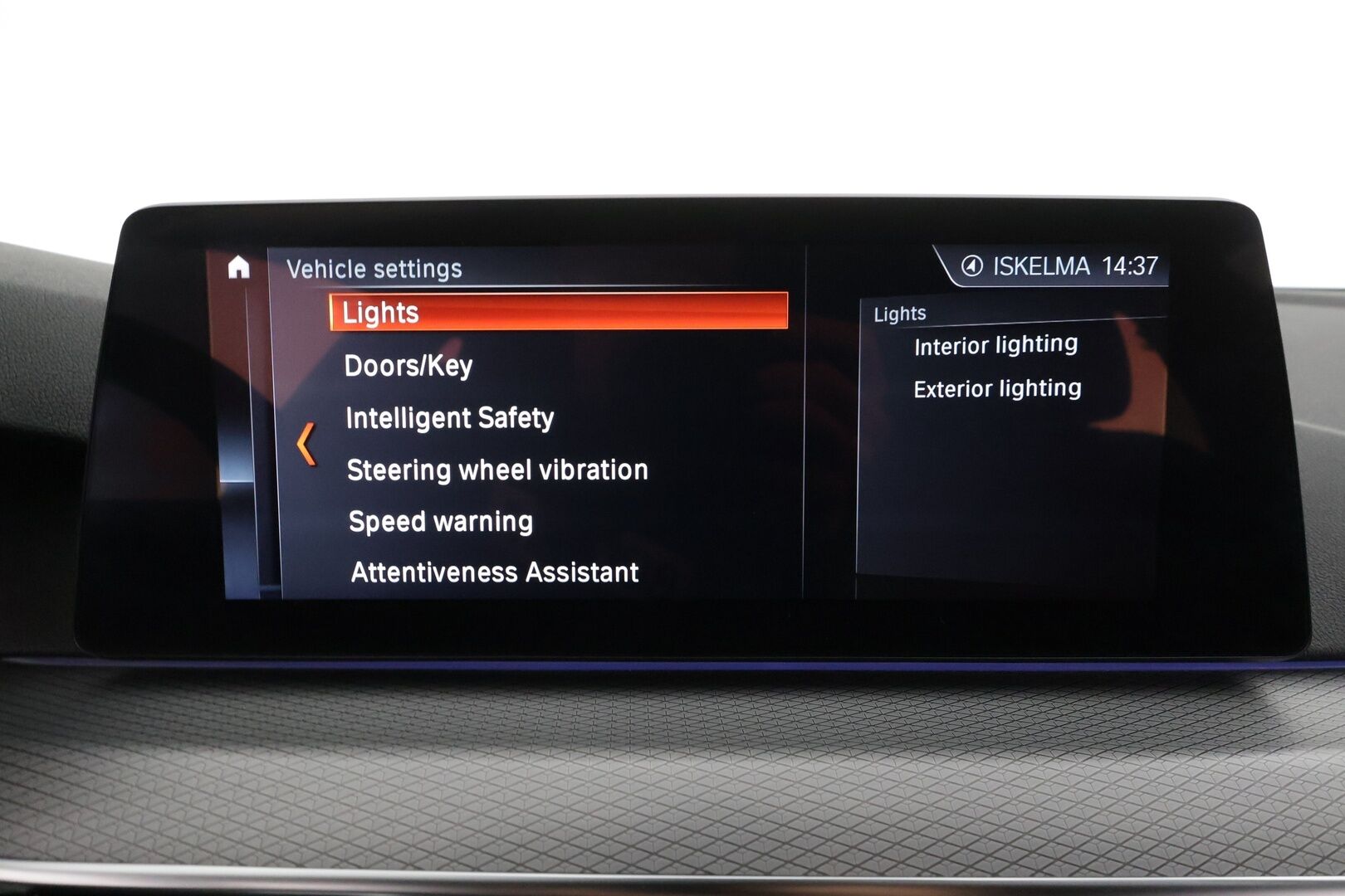 BMW 520 2018 G31 Touring 520d A xDrive Business Comfort * HUD / Webasto / Adapt.LED / Vakkari / Sporttinahat / Koukku / Hifi * - 360° / Navi / Kahdet renkaat aluvanteilla