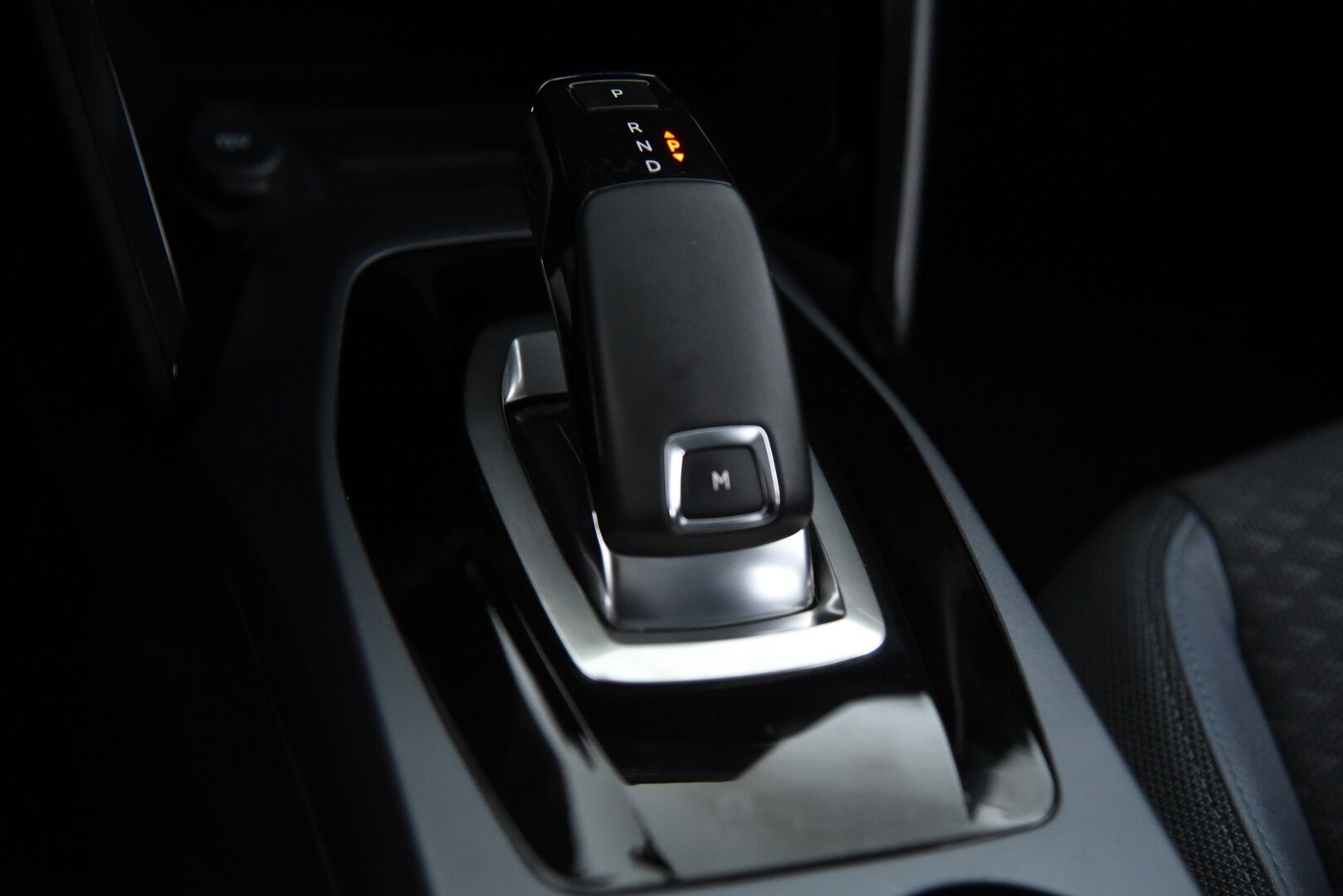 Peugeot 2008 2021 Allure 210 Anniversary PureTech 130 EAT8-autom / Suomi-auto / vakkari / 360-Kamera / LED-valot