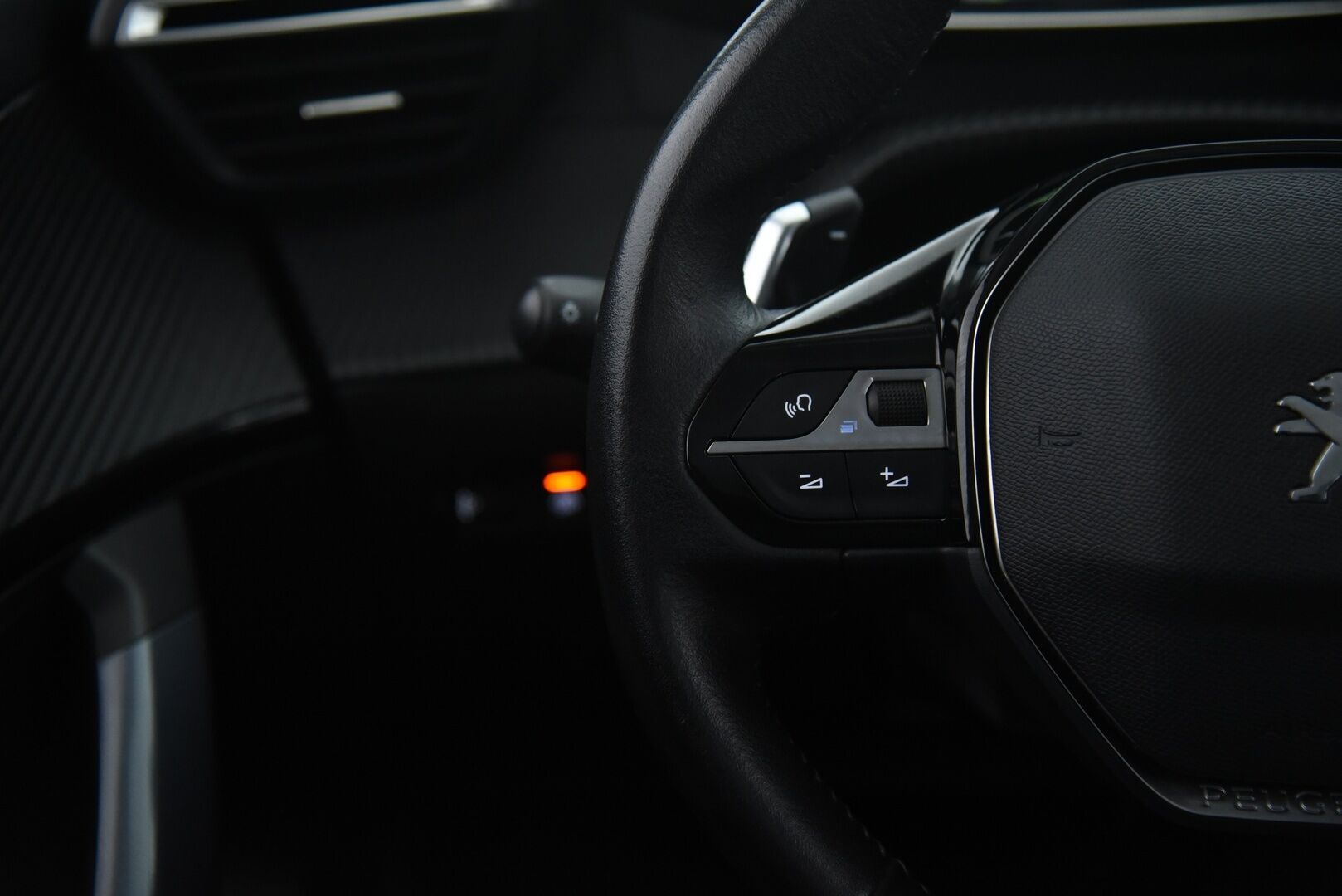 Peugeot 2008 2021 Allure 210 Anniversary PureTech 130 EAT8-autom / Suomi-auto / vakkari / 360-Kamera / LED-valot