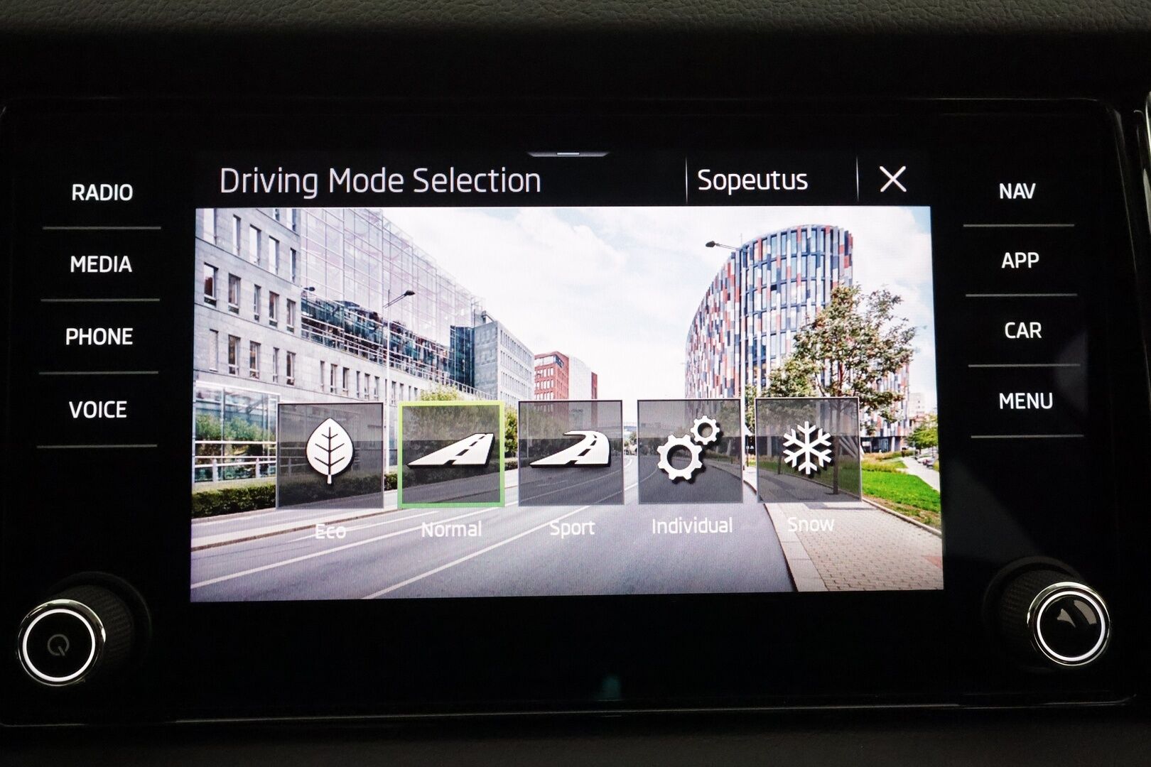 Skoda Kodiaq 2021 2,0 TDI 150 4x4 Ambition BusinessLine DSG Autom. **Webasto / Koukku / Adapt.Vakkari / P.kamera / LED-valot / Navi** - 1-om Suomi-auto / Kahdet Renkaat