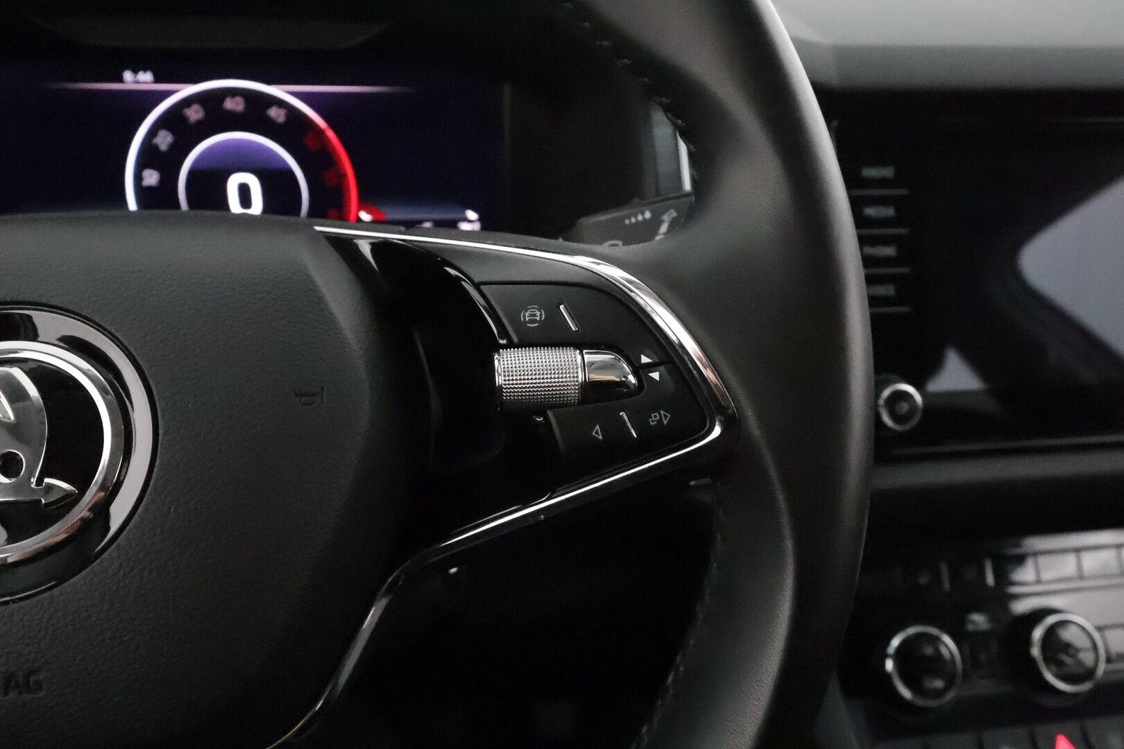 Skoda Kodiaq 2021 2,0 TDI 150 4x4 Ambition BusinessLine DSG Autom. **Webasto / Koukku / Adapt.Vakkari / P.kamera / LED-valot / Navi** - 1-om Suomi-auto / Kahdet Renkaat