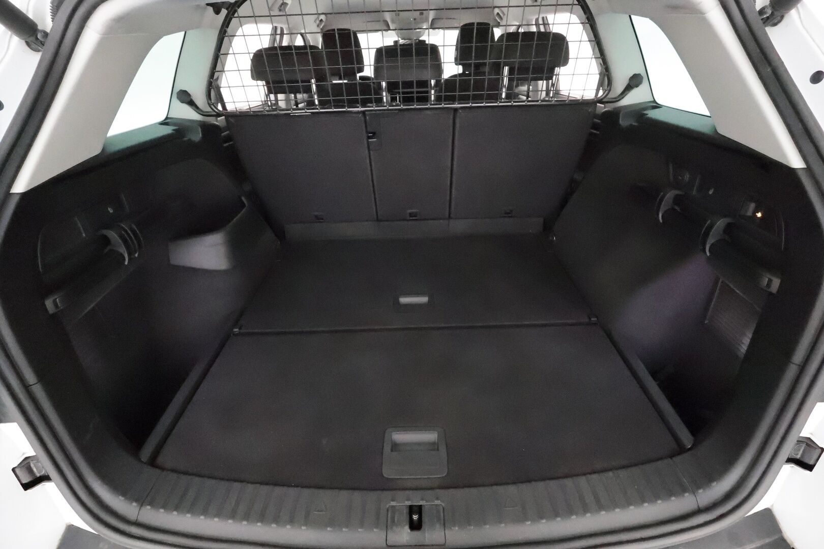 Skoda Kodiaq 2021 2,0 TDI 150 4x4 Ambition BusinessLine DSG Autom. **Webasto / Koukku / Adapt.Vakkari / P.kamera / LED-valot / Navi** - 1-om Suomi-auto / Kahdet Renkaat