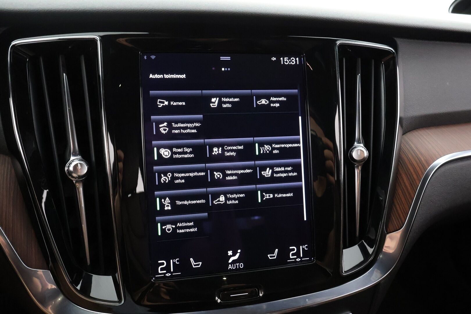 Volvo V60 Cross Country 2021 B4 AWD D-MHEV Business aut. - Webasto | Adapt.Vakkari | Full-LED | P.Kamera | Sporttinahat Muistilla | Navi | Keyles | Suomi-auto | Kahdet Renkaat