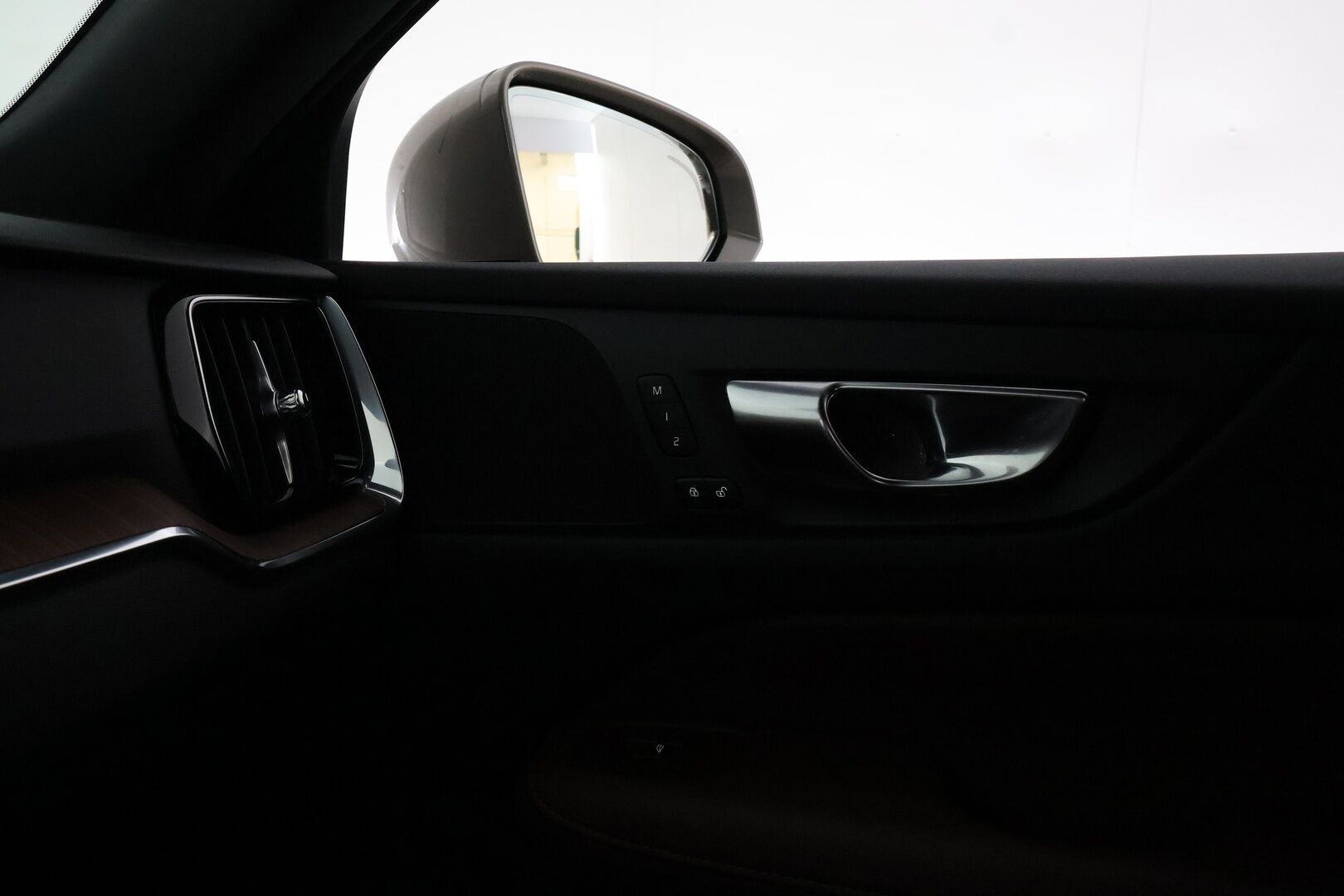 Volvo V60 Cross Country 2021 B4 AWD D-MHEV Business aut. **Webasto / Adapt.Vakkari / Full-LED / P.Kamera / Sporttinahat Muistilla / Navi / Keyless** - 3,99 % KORKOTARJOUS TÄHÄN AUTOON - Suomi-auto / Kahdet Renkaat