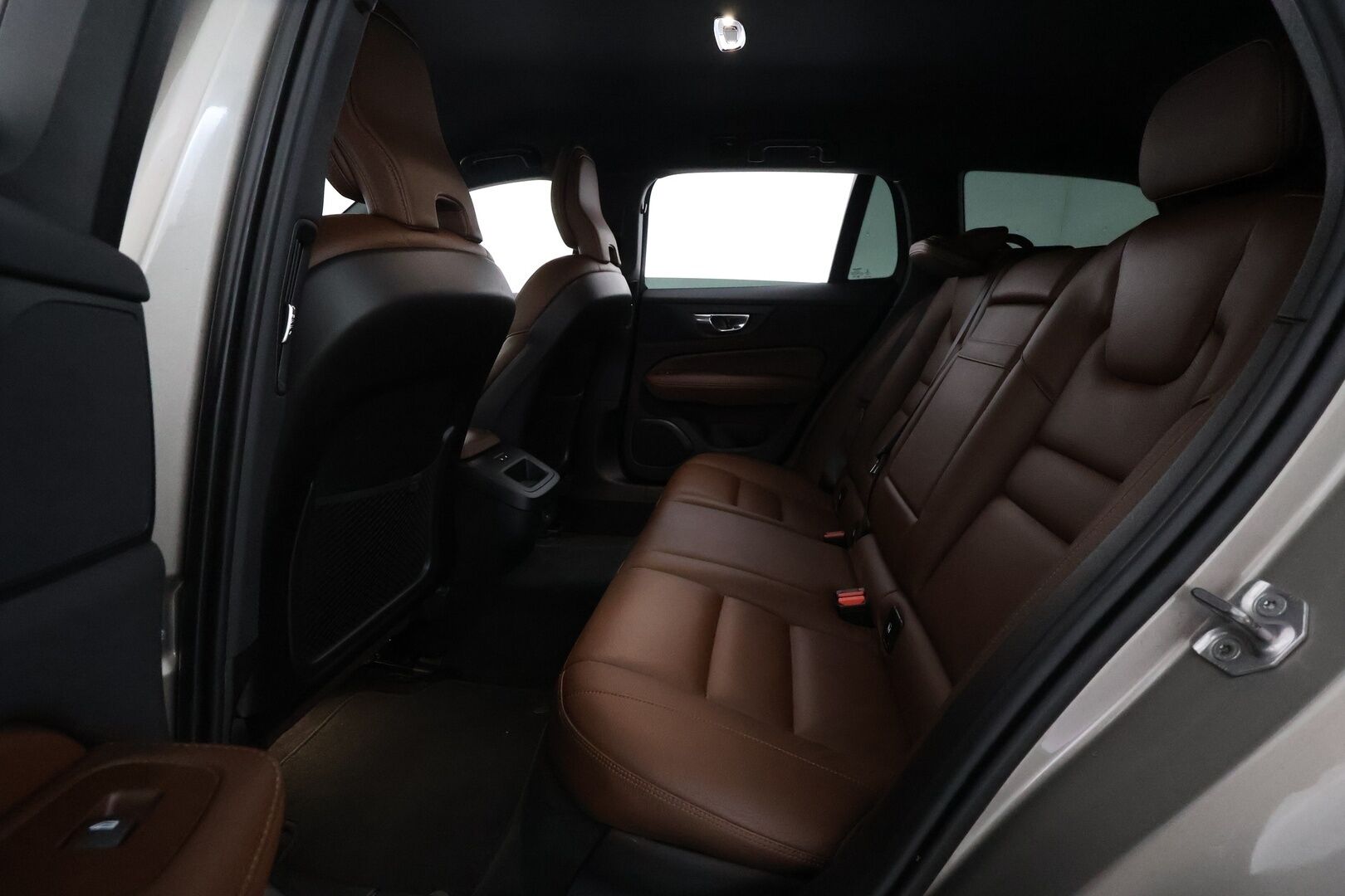 Volvo V60 Cross Country 2021 B4 AWD D-MHEV Business aut. - Webasto | Adapt.Vakkari | Full-LED | P.Kamera | Sporttinahat Muistilla | Navi | Keyles | Suomi-auto | Kahdet Renkaat