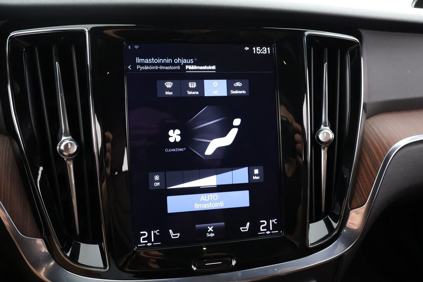 Volvo V60 Cross Country 2021 B4 AWD D-MHEV Business aut. **Webasto / Adapt.Vakkari / Full-LED / P.Kamera / Sporttinahat Muistilla / Navi / Keyless** - 3,99 % KORKOTARJOUS TÄHÄN AUTOON - Suomi-auto / Kahdet Renkaat