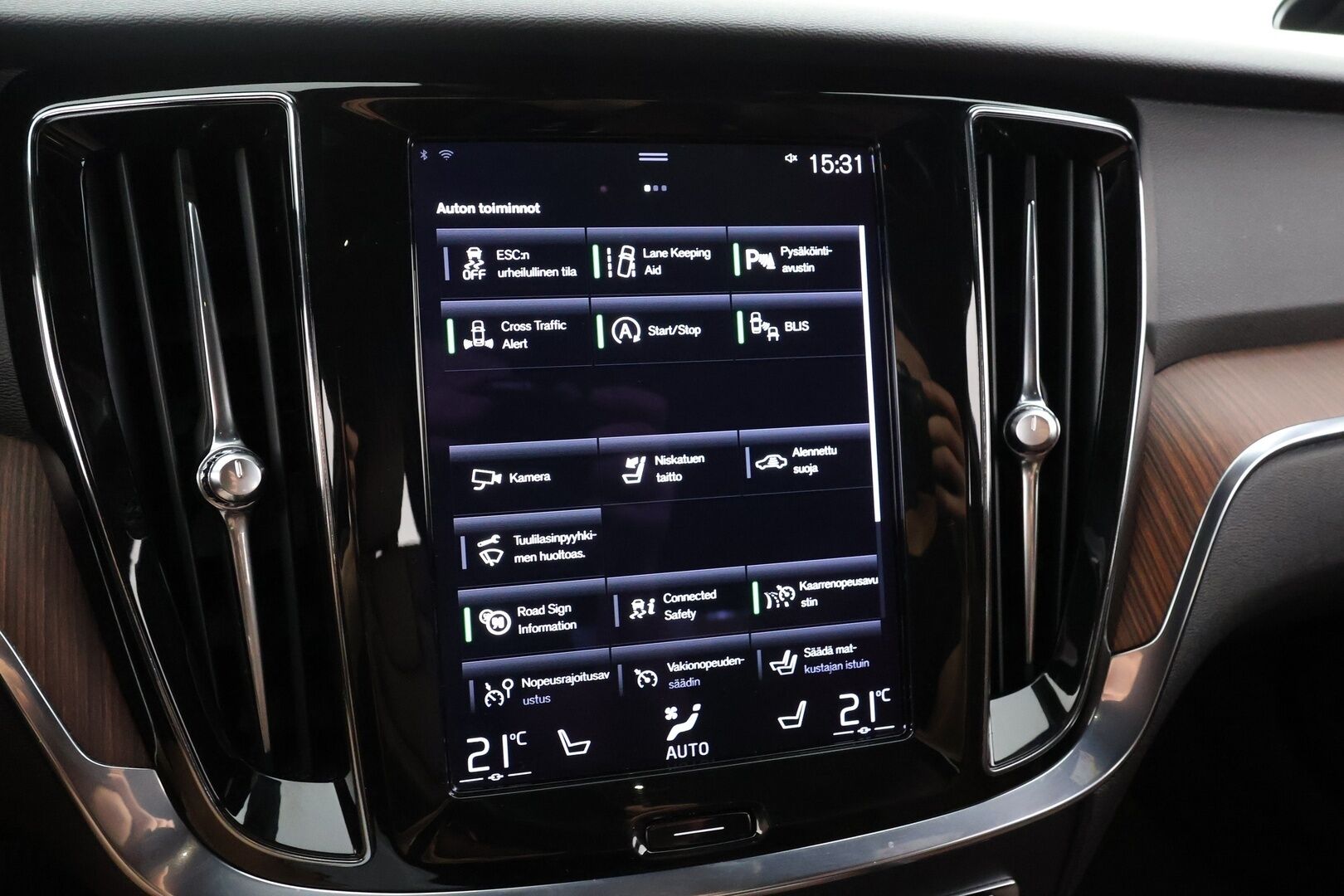 Volvo V60 Cross Country 2021 B4 AWD D-MHEV Business aut. - Webasto | Adapt.Vakkari | Full-LED | P.Kamera | Sporttinahat Muistilla | Navi | Keyles | Suomi-auto | Kahdet Renkaat